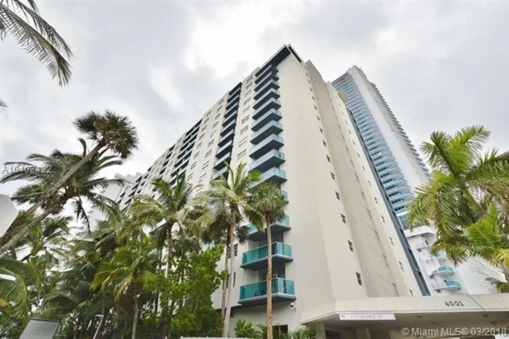 Property building in Beautiful penthouse condo with stunning views of both ocean and city