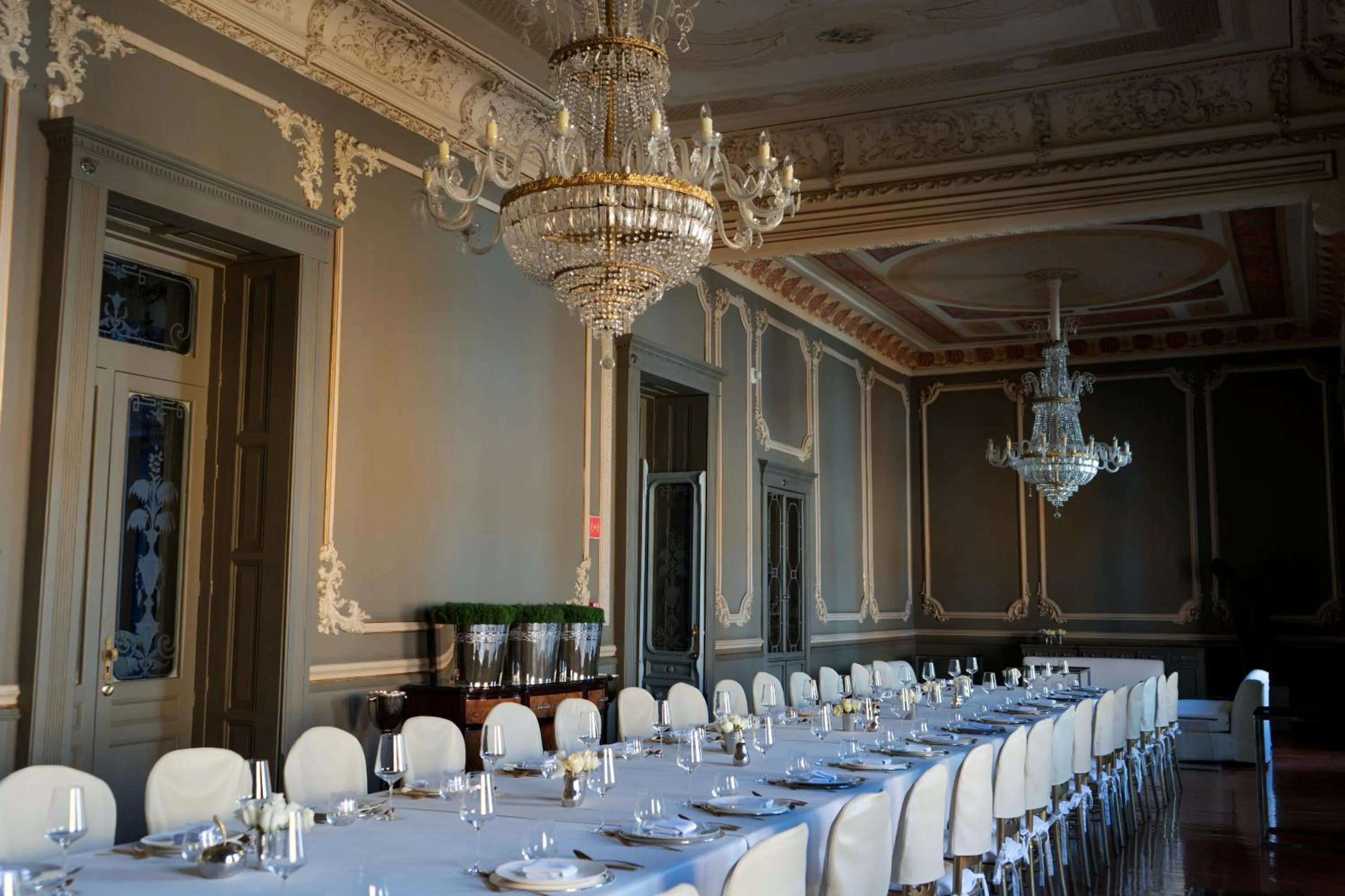 Restaurant/places to eat in Palacio Julio Hotel