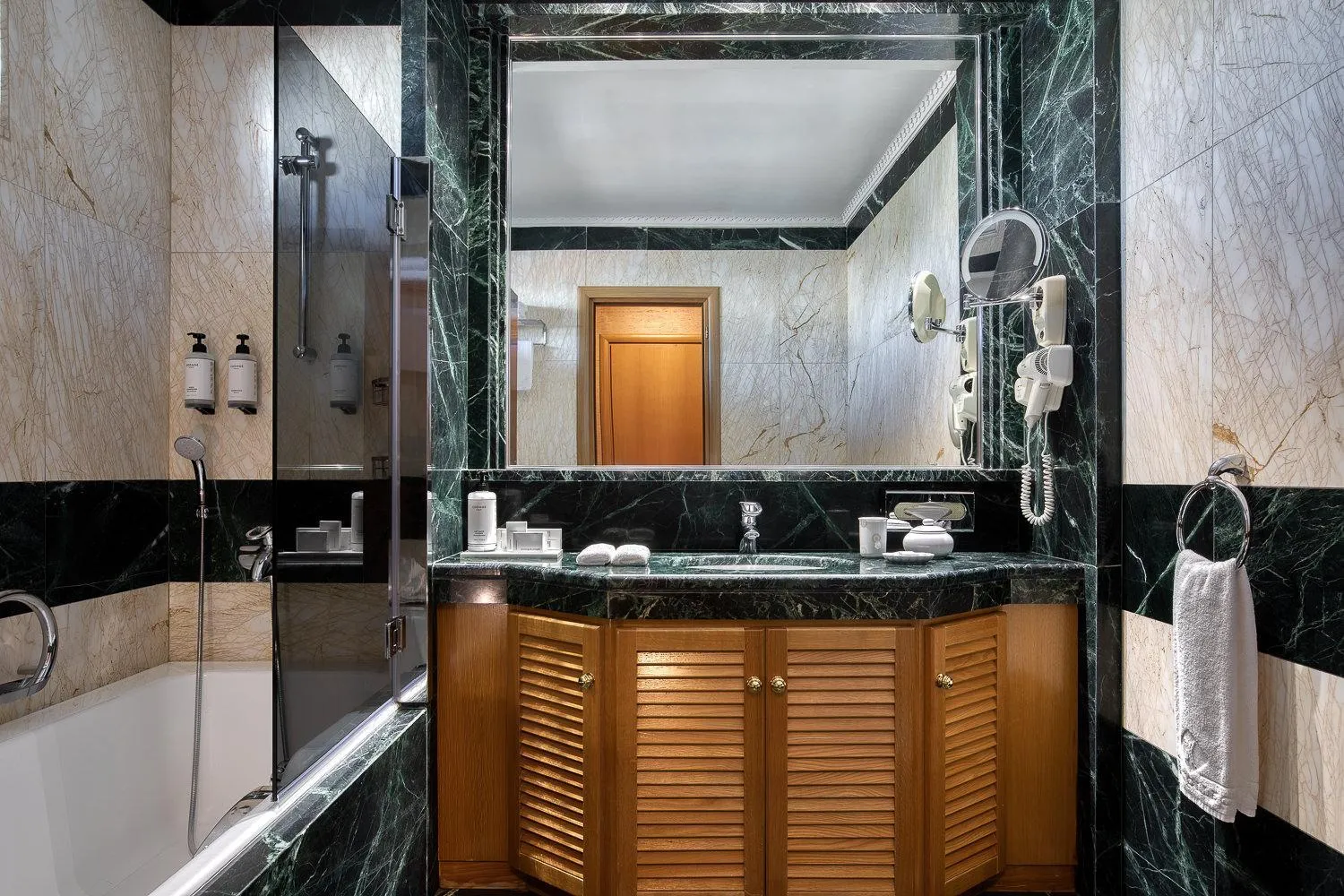 Bathroom in Divani Caravel