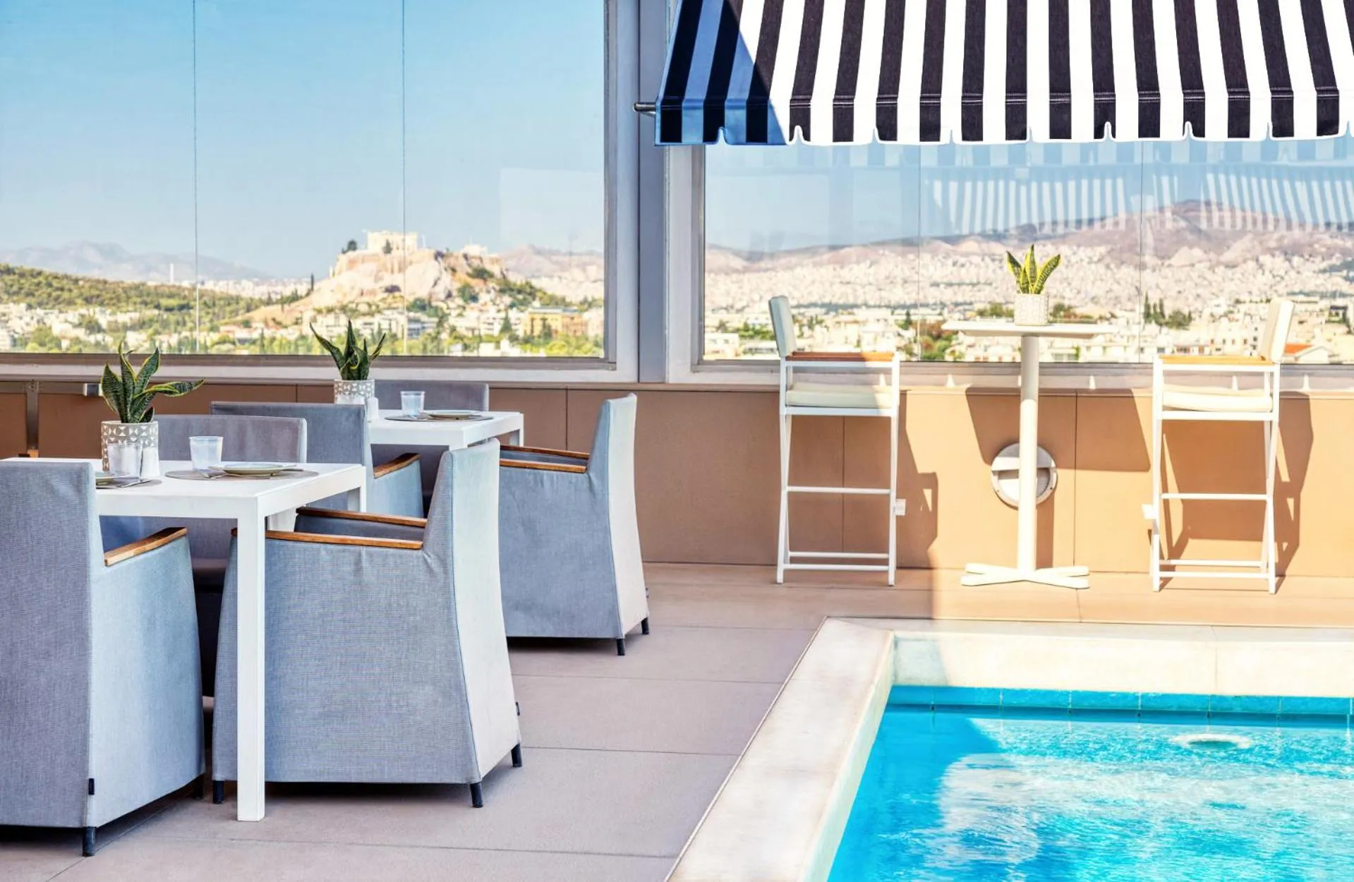 Restaurant/places to eat in Divani Caravel