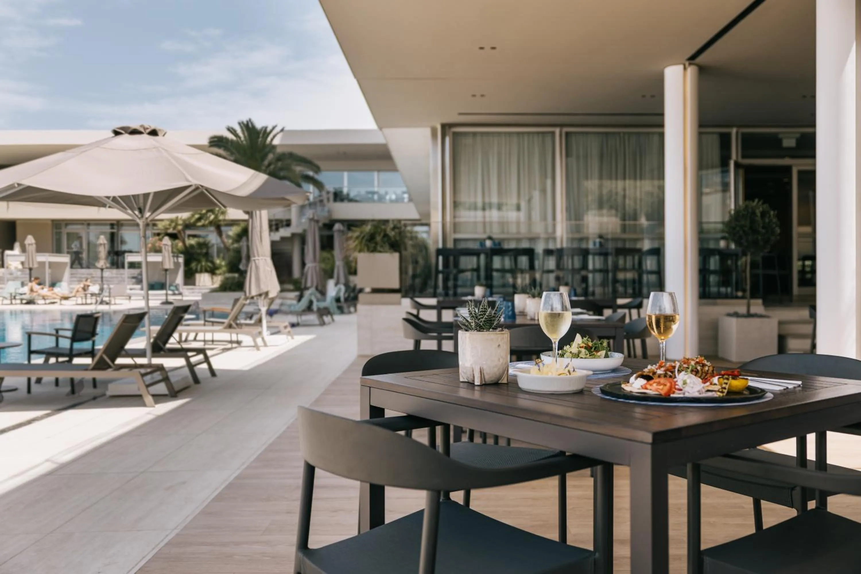 Restaurant/places to eat in Divani Apollon Palace & Thalasso