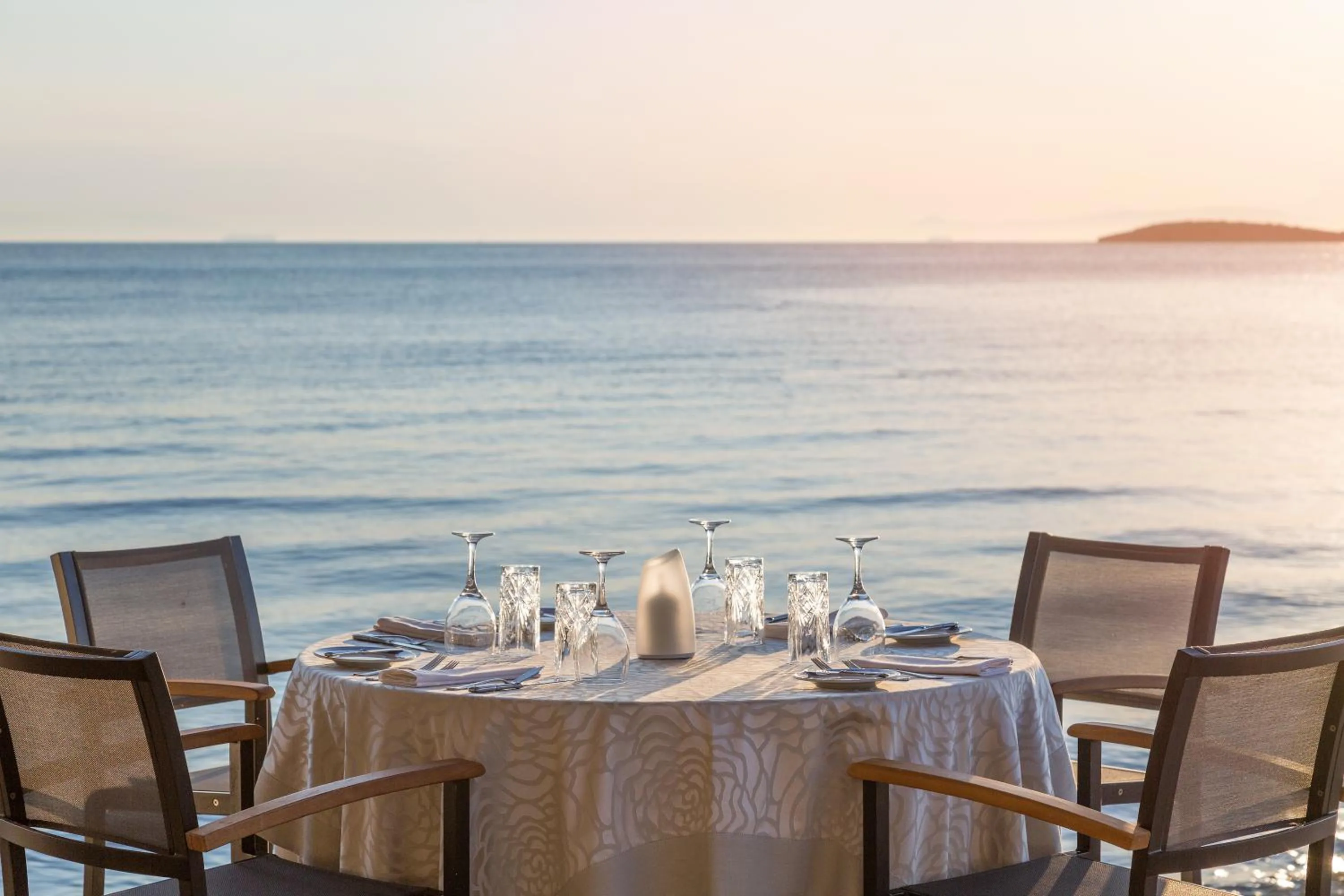 Restaurant/places to eat in Divani Apollon Palace & Thalasso