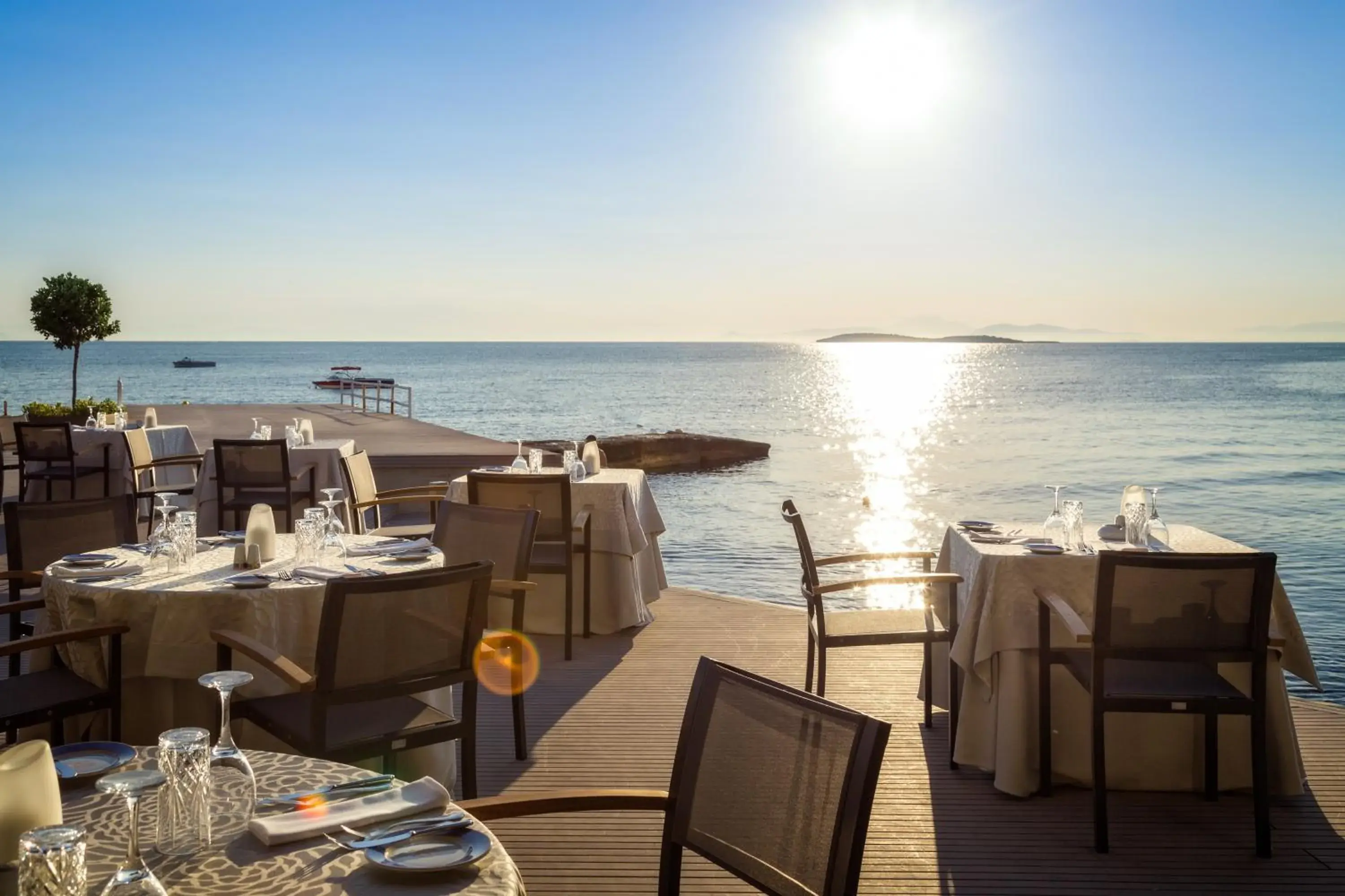 Restaurant/places to eat in Divani Apollon Palace & Thalasso Restaurant/places to eat in Divani Apollon Palace & Thalasso