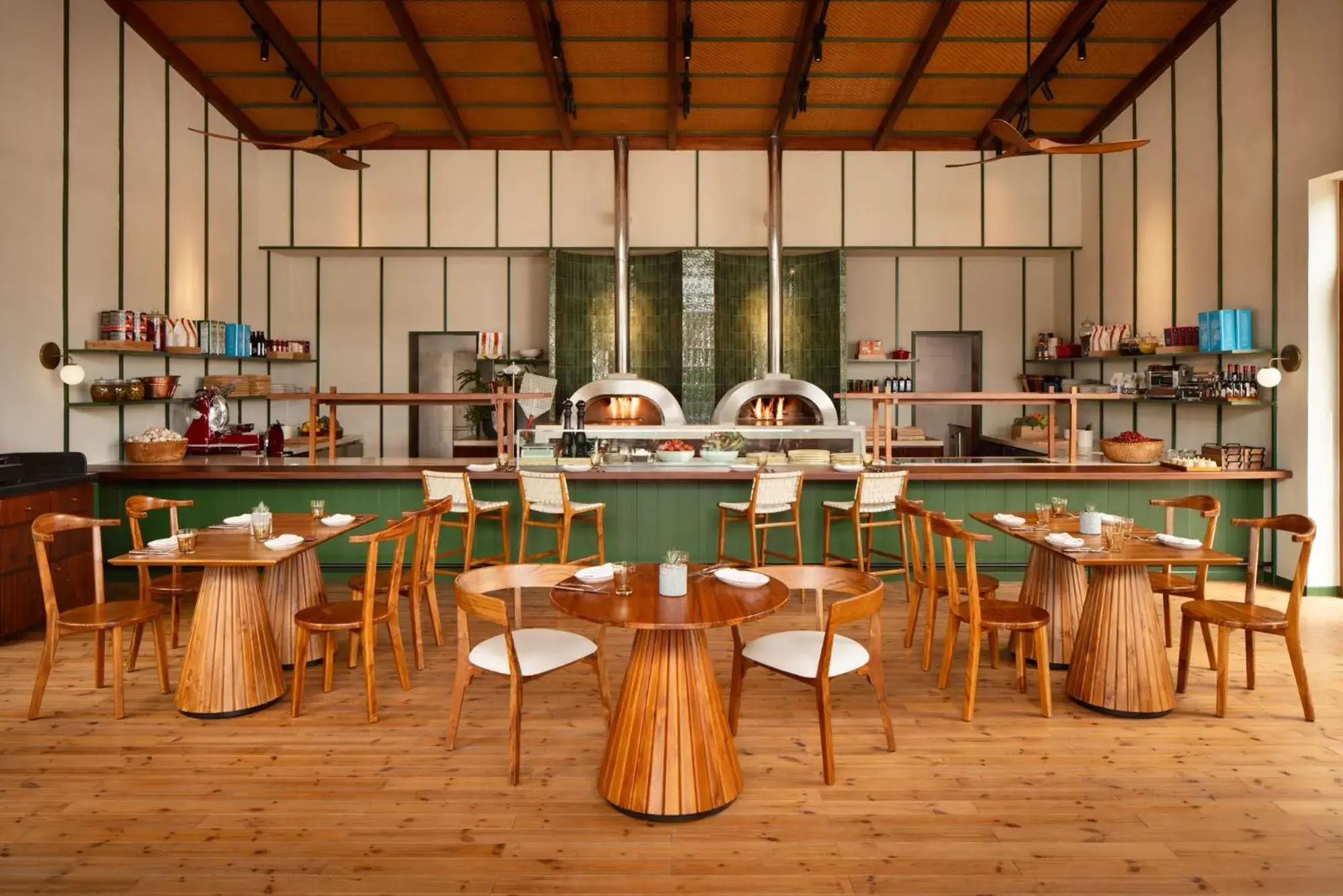 Restaurant/places to eat in New World Hoiana Beach Resort Restaurant/places to eat in New World Hoiana Beach Resort