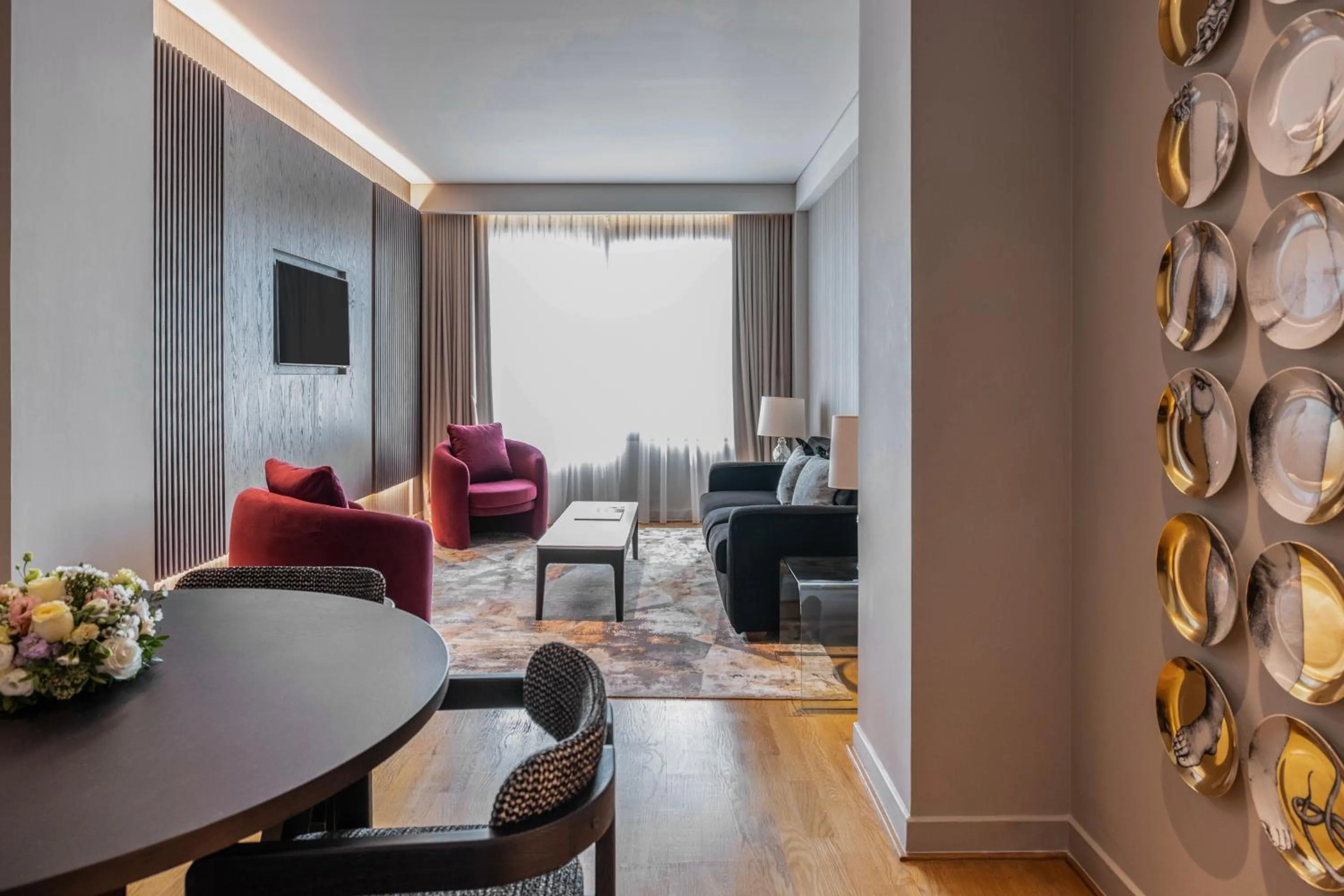 TV and multimedia in NJV Athens Plaza