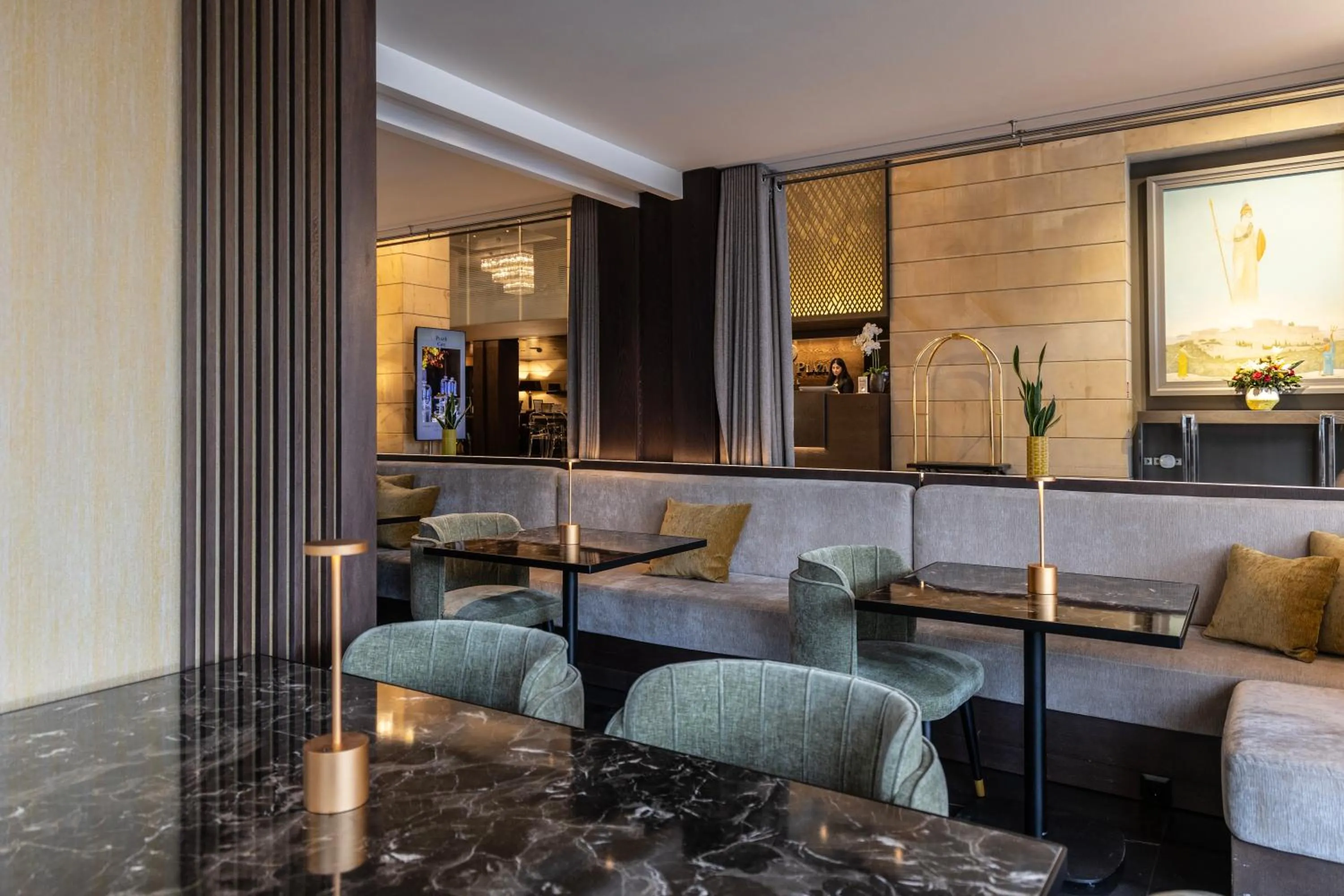 Restaurant/places to eat in NJV Athens Plaza