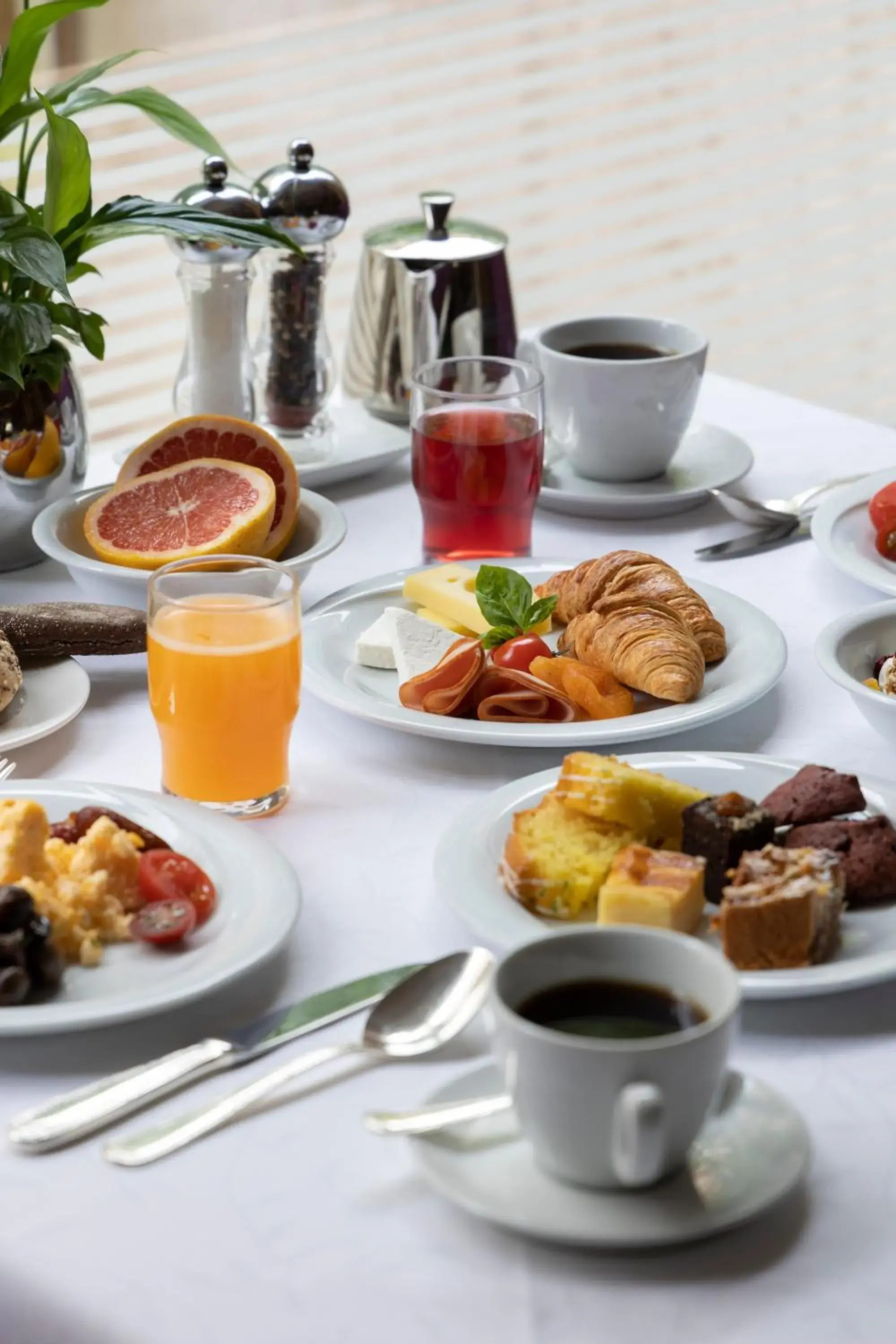 Restaurant/places to eat in NJV Athens Plaza Restaurant/places to eat in NJV Athens Plaza