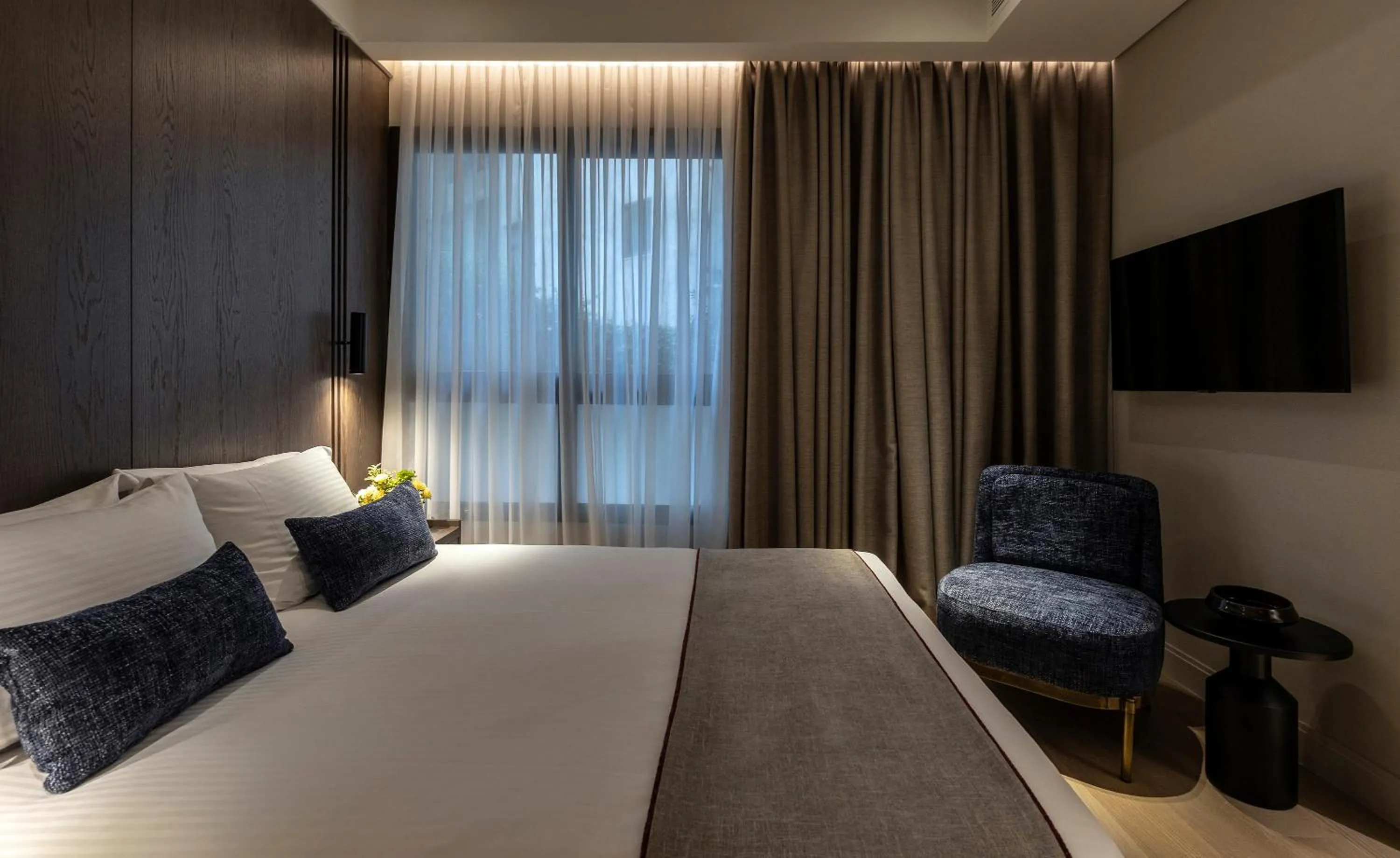 Bed in NJV Athens Plaza