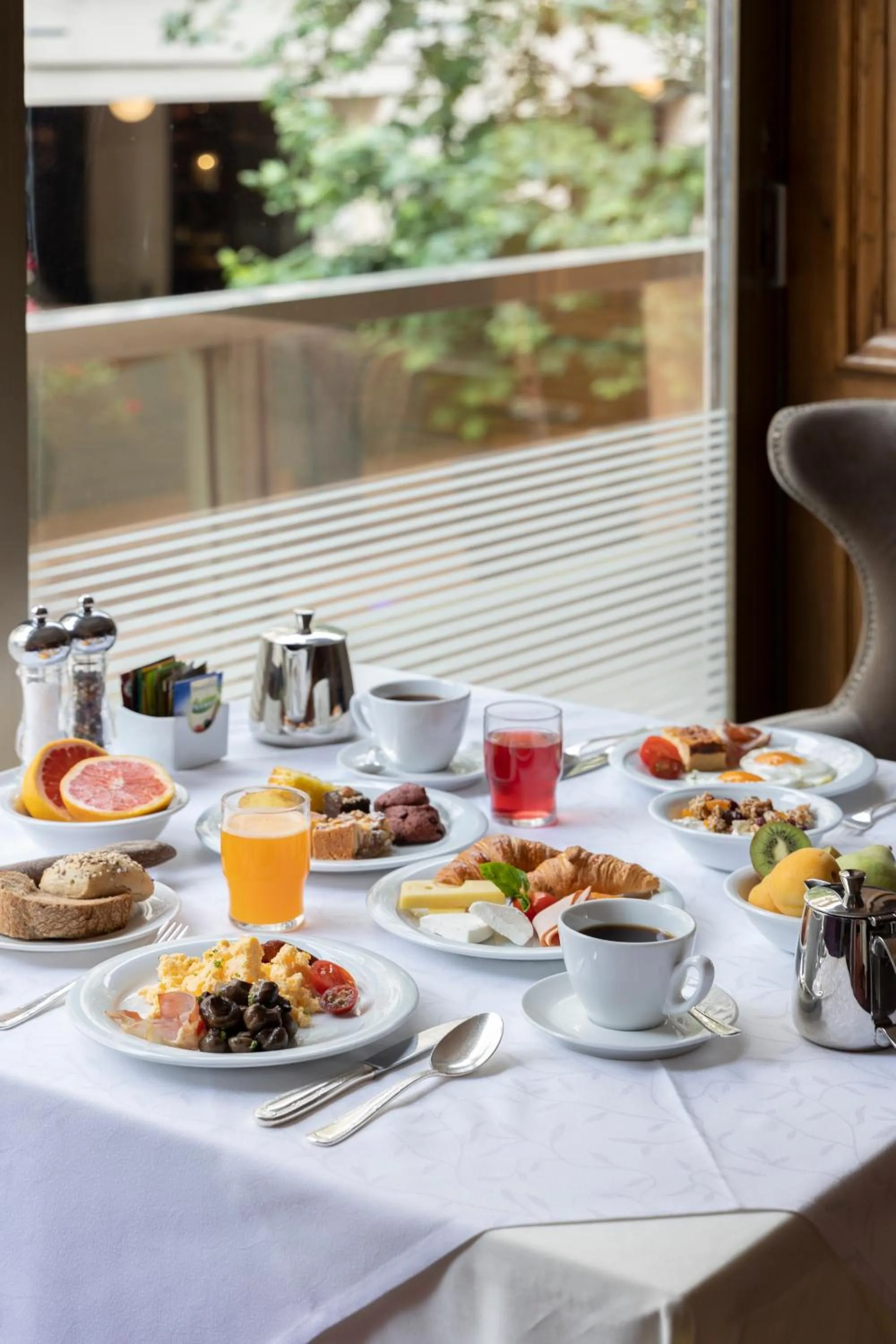 Restaurant/places to eat in NJV Athens Plaza