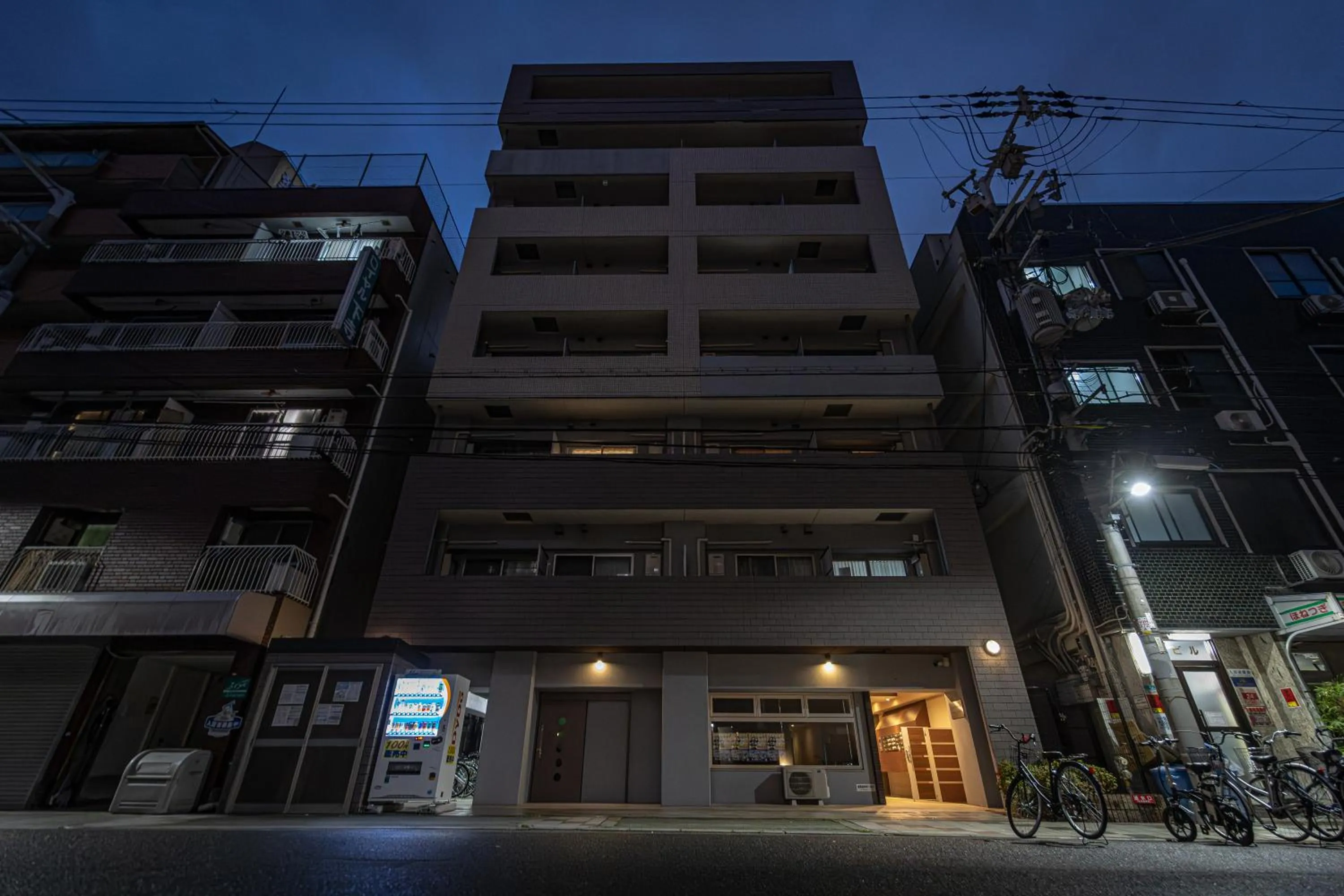 Property building in Ocean Nipponbashi Higashi