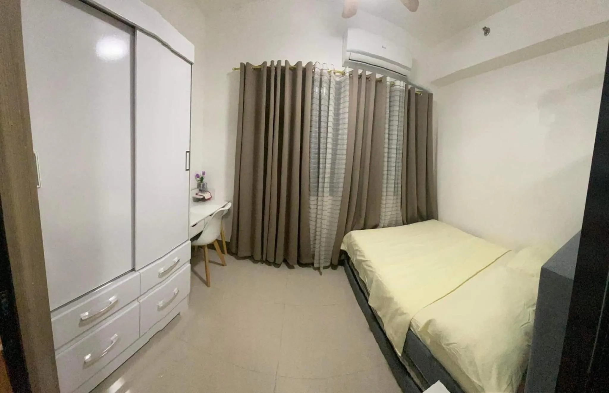 Bed in Cozy 1Br with Netflix & Balcony Pool View Condo