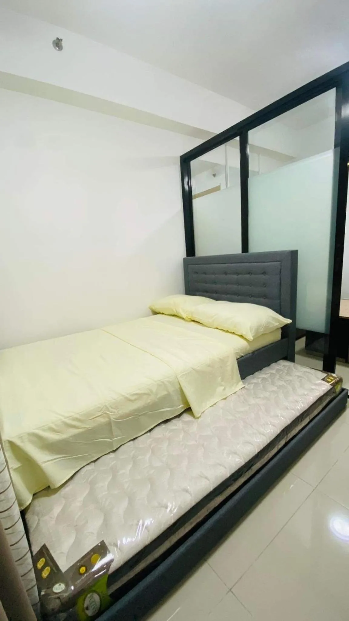 Bed in Cozy 1Br with Netflix & Balcony Pool View Condo