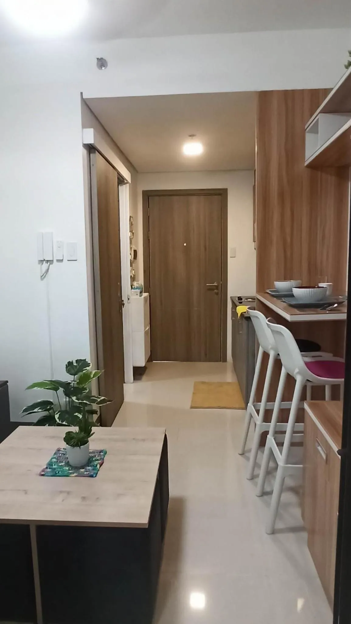 Dining area in Cozy 1Br with Netflix & Balcony Pool View Condo