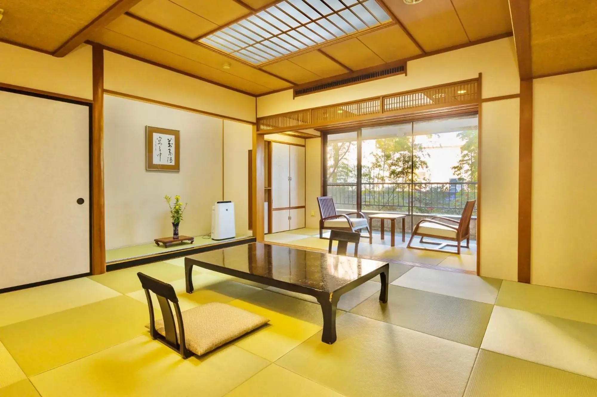 Japanese-Style Quadruple Room in Japanese Onsen Ryokan Kohakuen Japanese-Style Quadruple Room in Japanese Onsen Ryokan Kohakuen