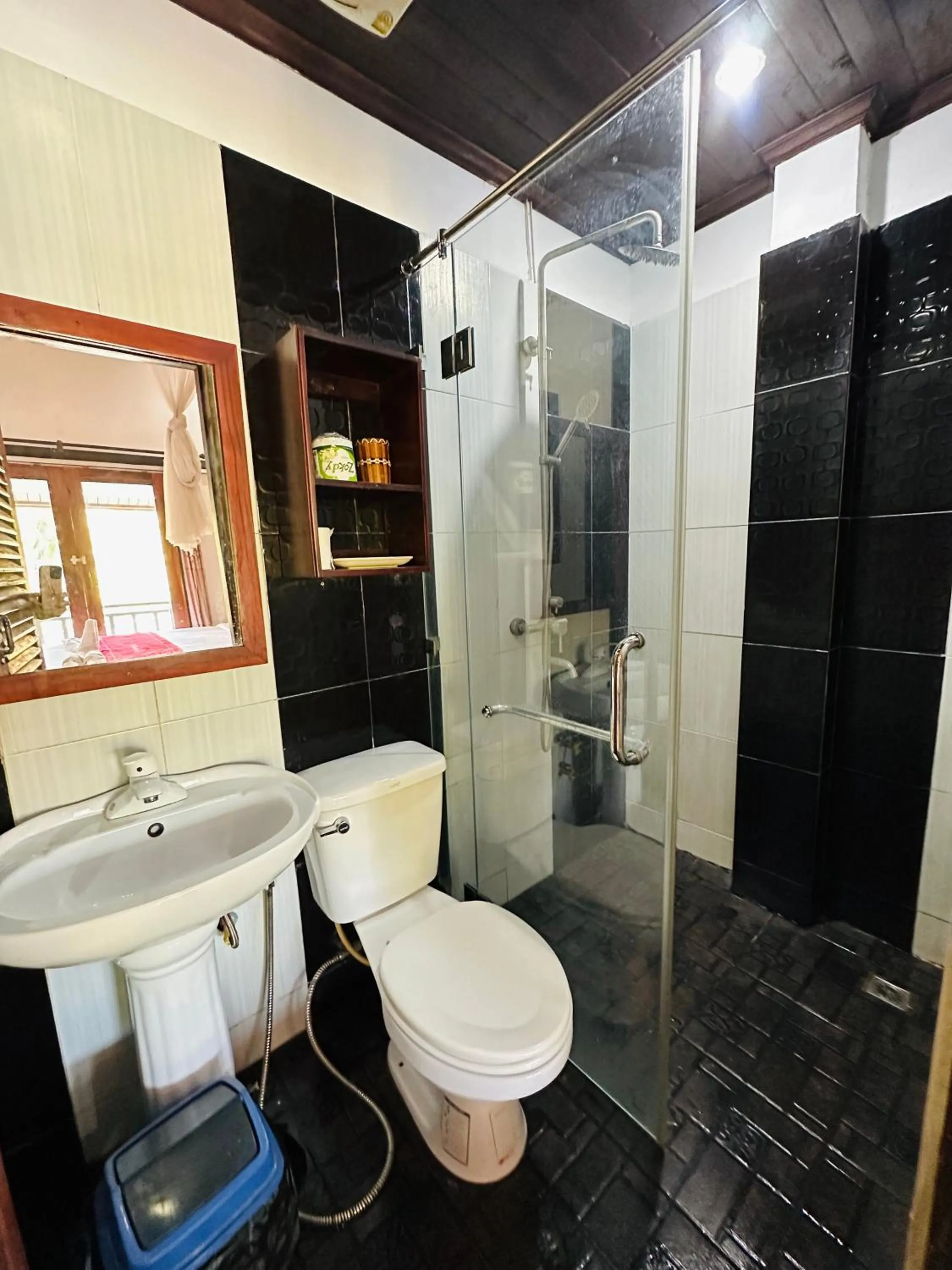 Toilet in Singharat Boutique House