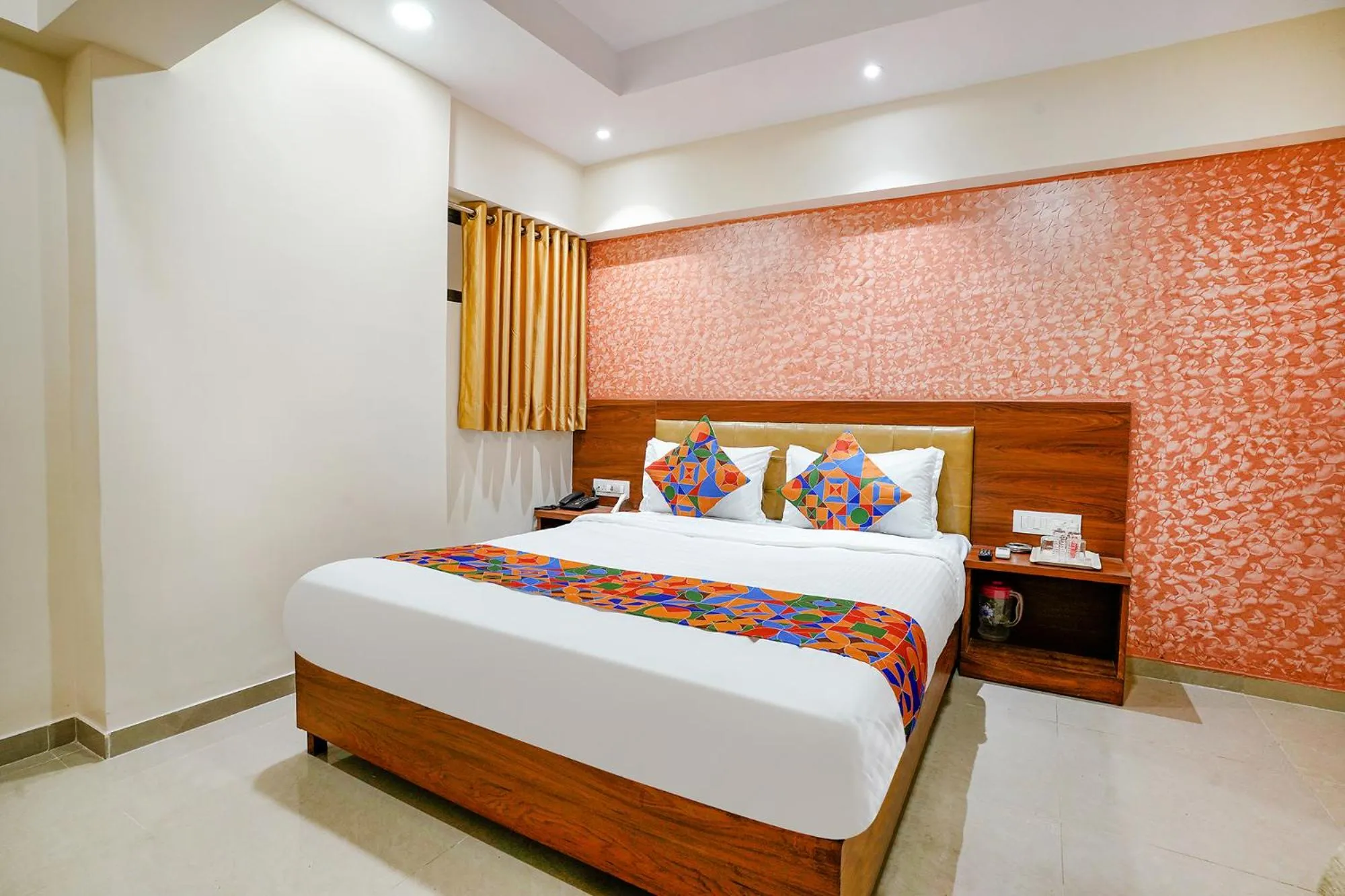 Bed in FabExpress Alive - Nr Juhu Beach