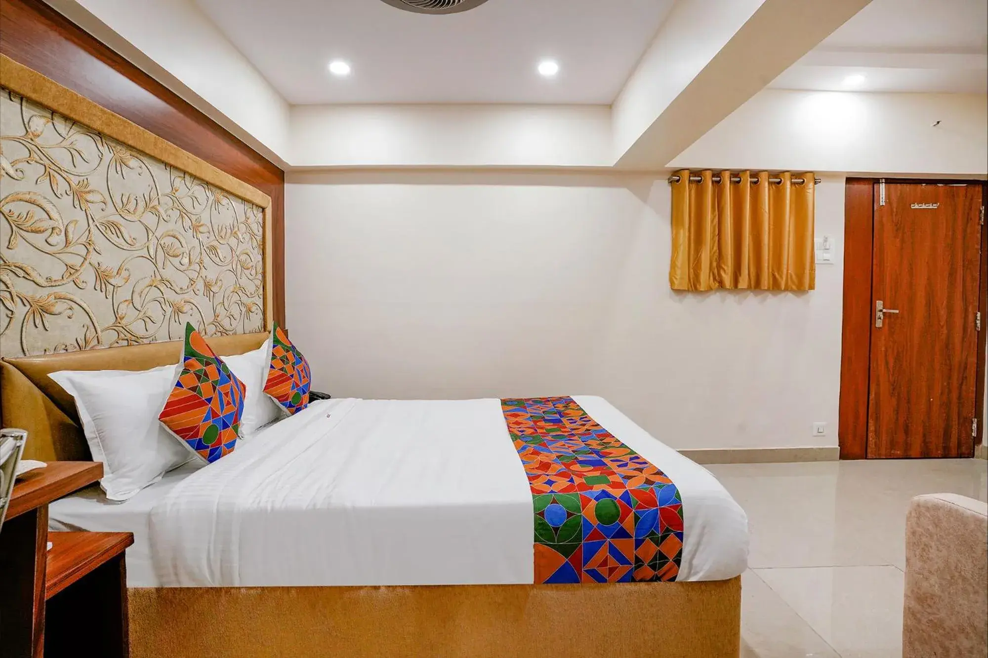 Bed in FabExpress Alive - Nr Juhu Beach Bed in FabExpress Alive - Nr Juhu Beach