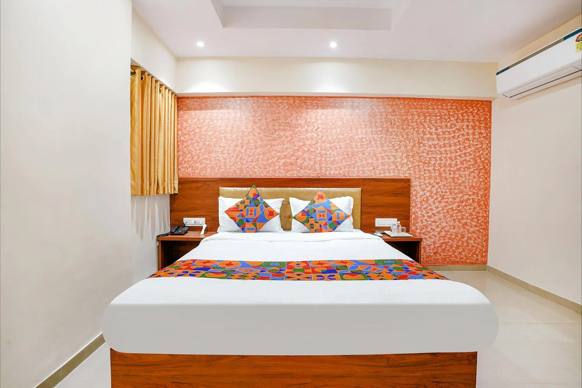 Bed in FabExpress Alive - Nr Juhu Beach