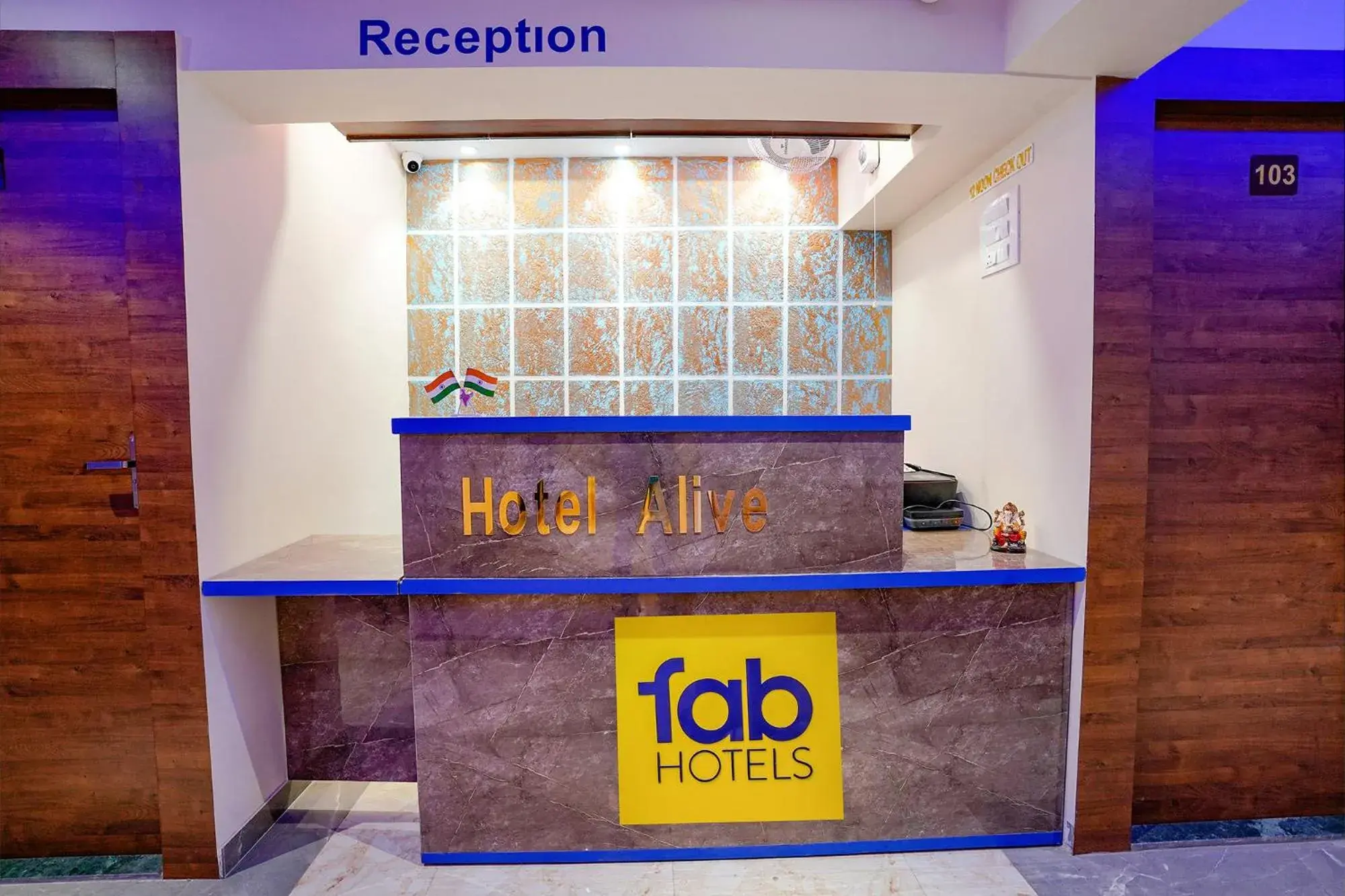 Lobby or reception in FabExpress Alive - Nr Juhu Beach Lobby or reception in FabExpress Alive - Nr Juhu Beach