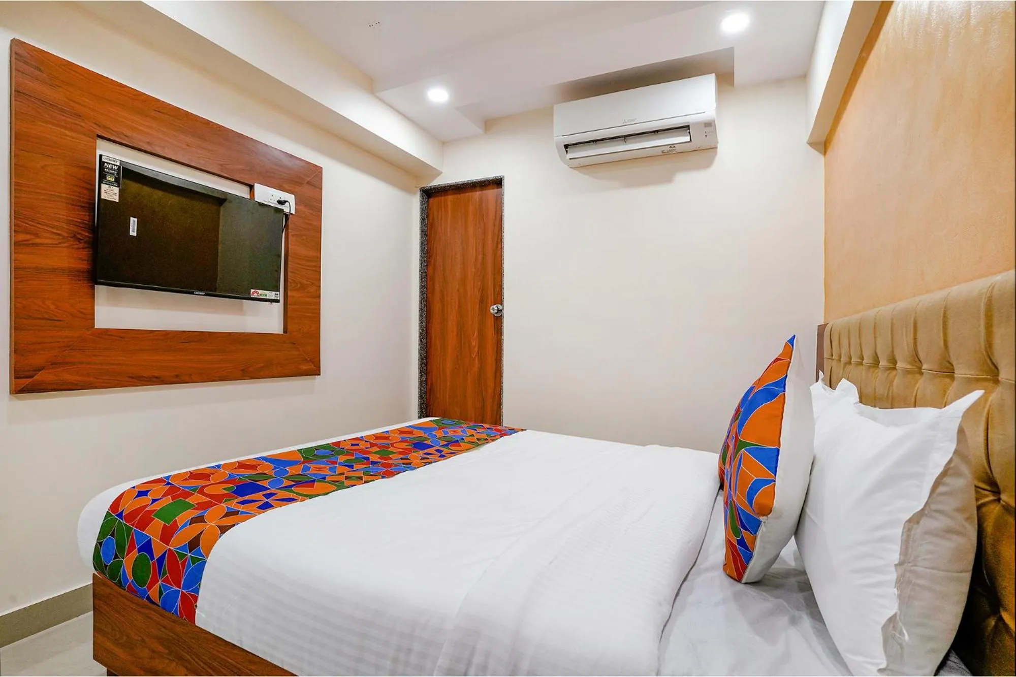 Bed in FabExpress Alive - Nr Juhu Beach