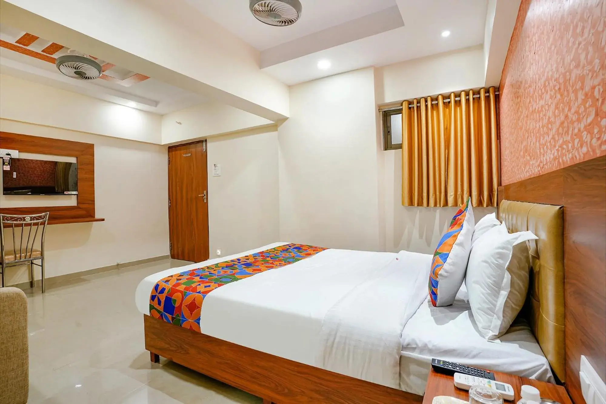 Bed in FabExpress Alive - Nr Juhu Beach Bed in FabExpress Alive - Nr Juhu Beach