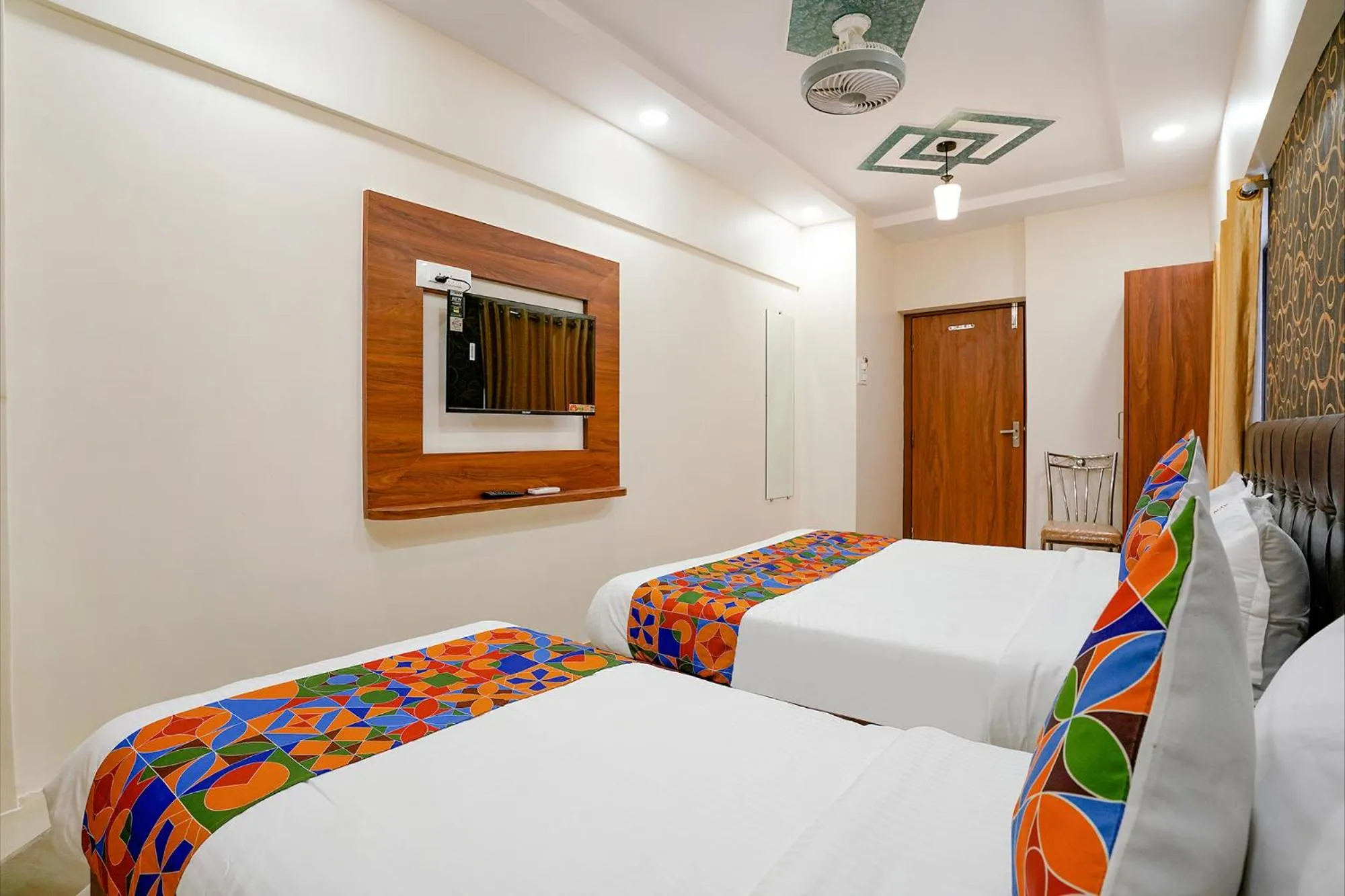 Bed in FabExpress Alive - Nr Juhu Beach