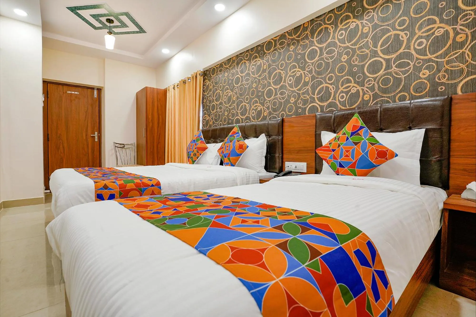 Bed in FabExpress Alive - Nr Juhu Beach