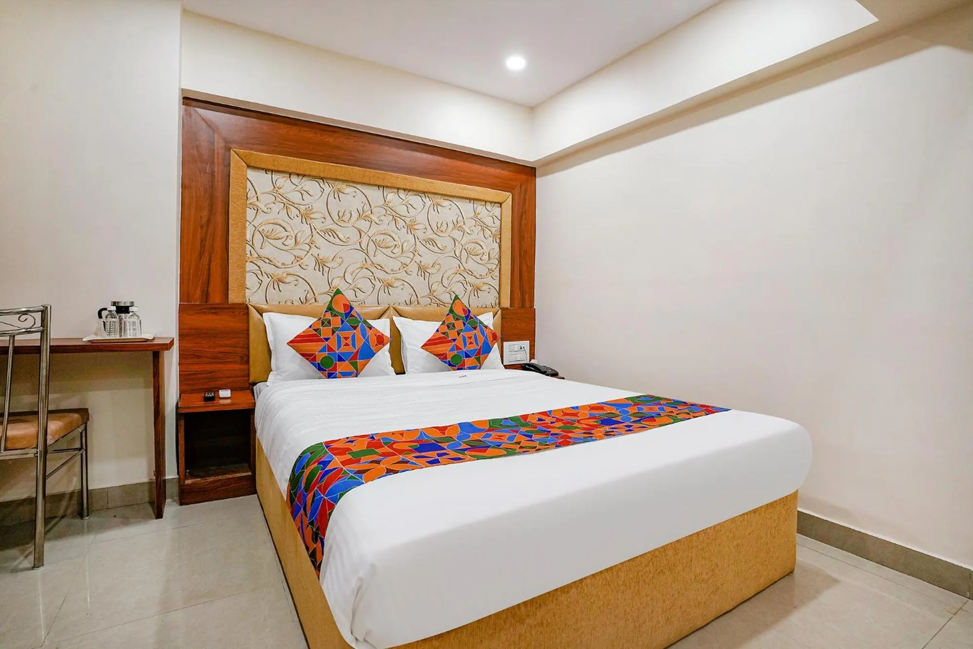 Bed in FabExpress Alive - Nr Juhu Beach
