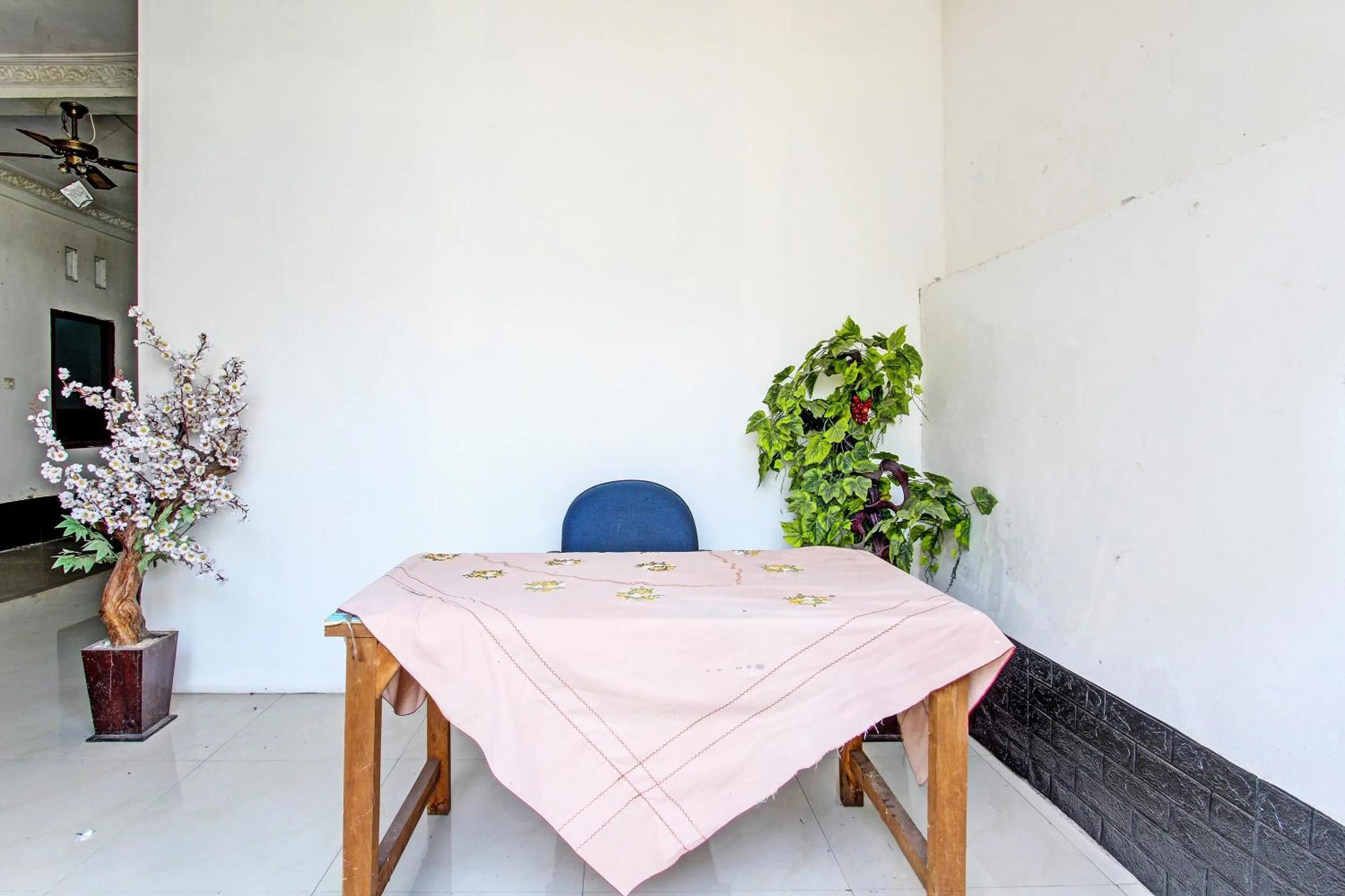 Lobby or reception in Hotel O Adinda Kost