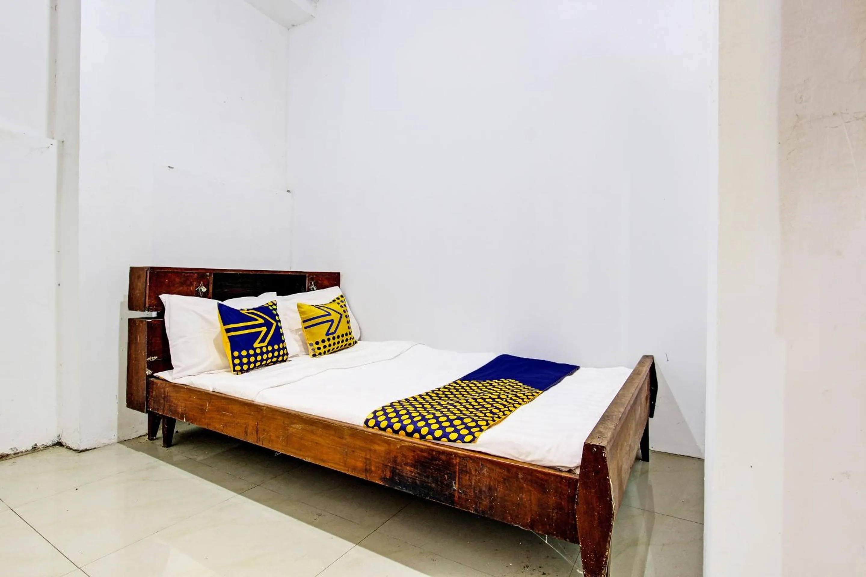 Bedroom, Bed in Hotel O Adinda Kost