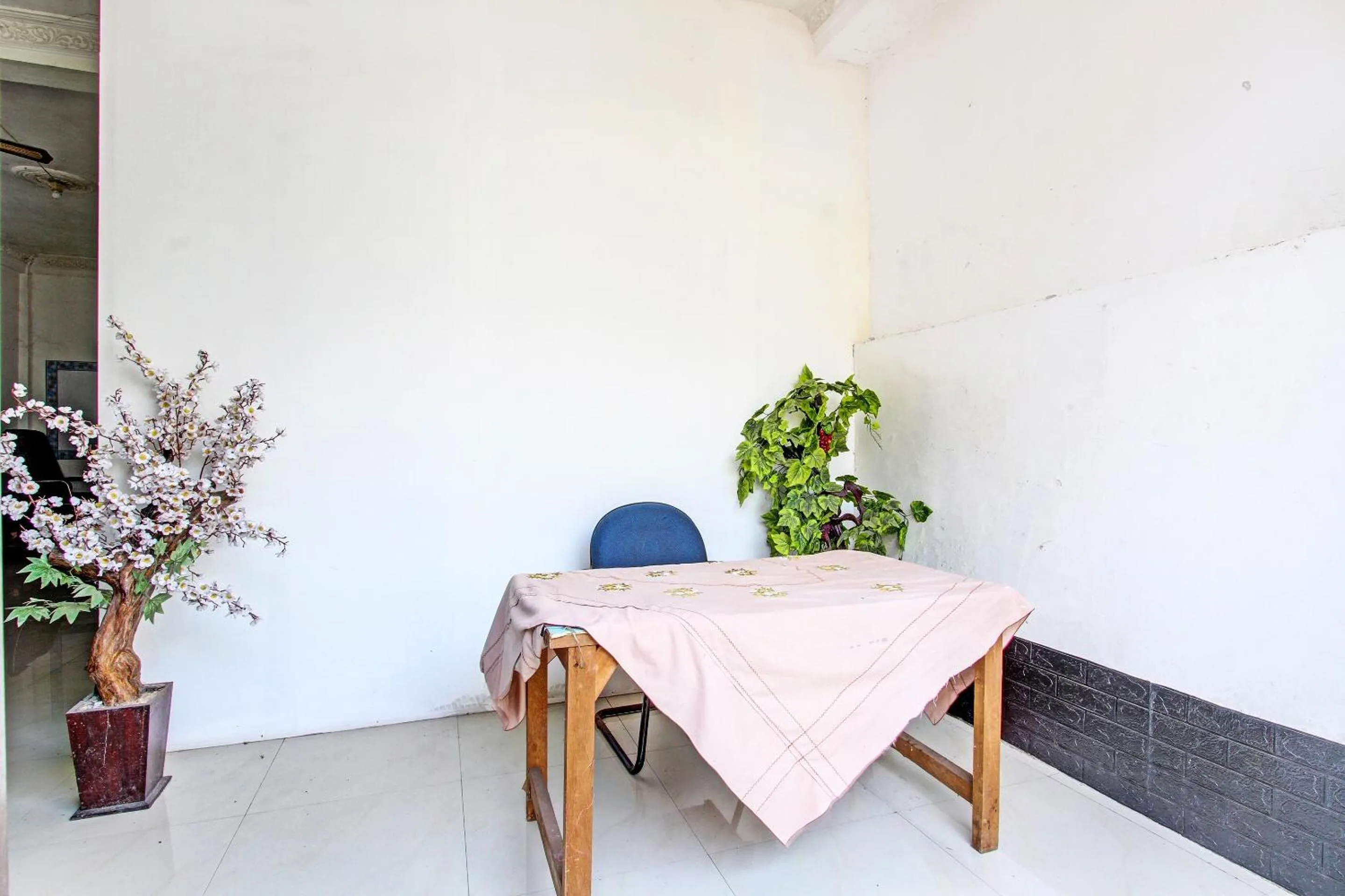 Lobby or reception in Hotel O Adinda Kost