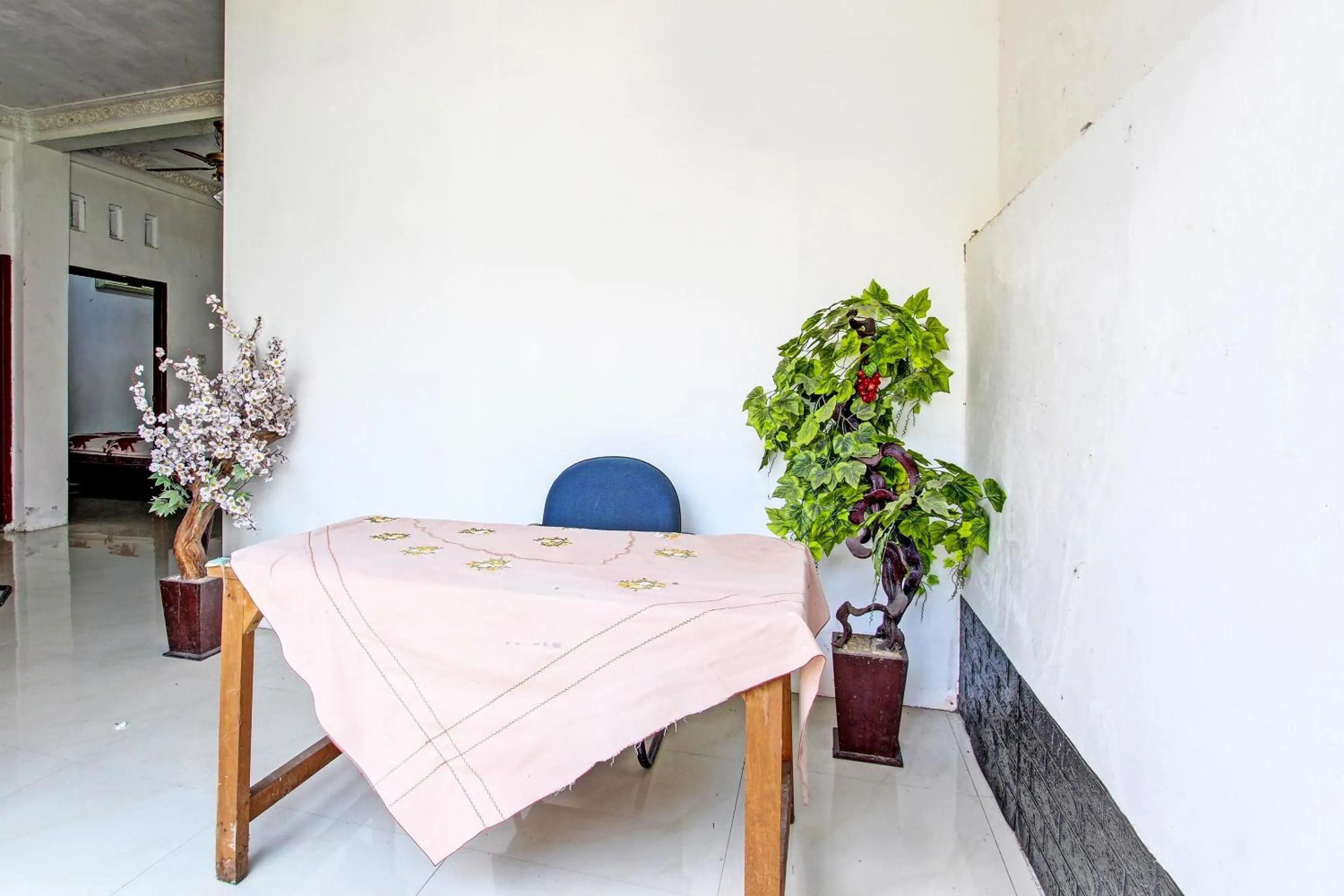 Lobby or reception in Hotel O Adinda Kost