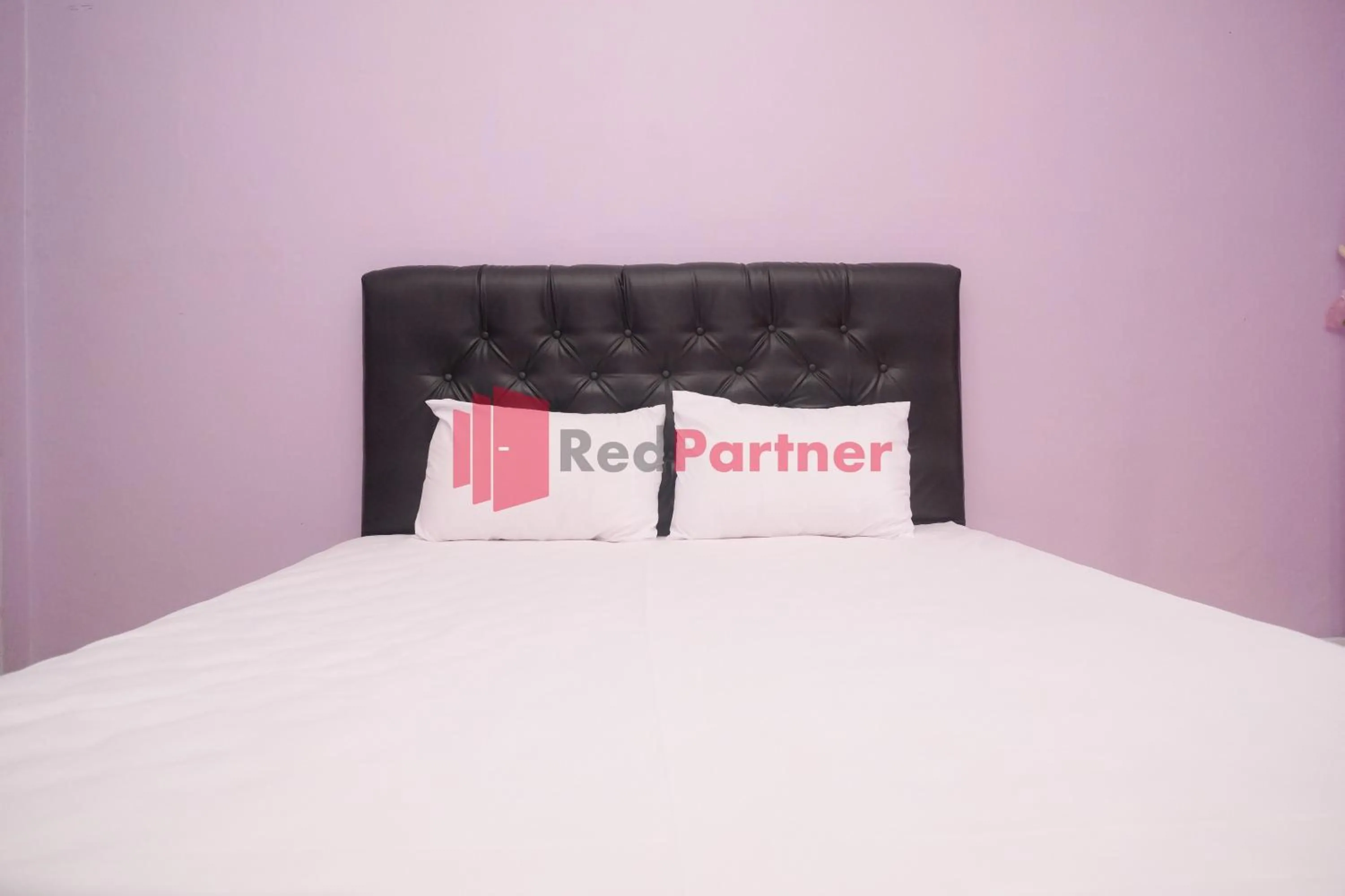 Standard Double Room in Janna Guest House Syariah Yogyakarta Mitra RedDoorz