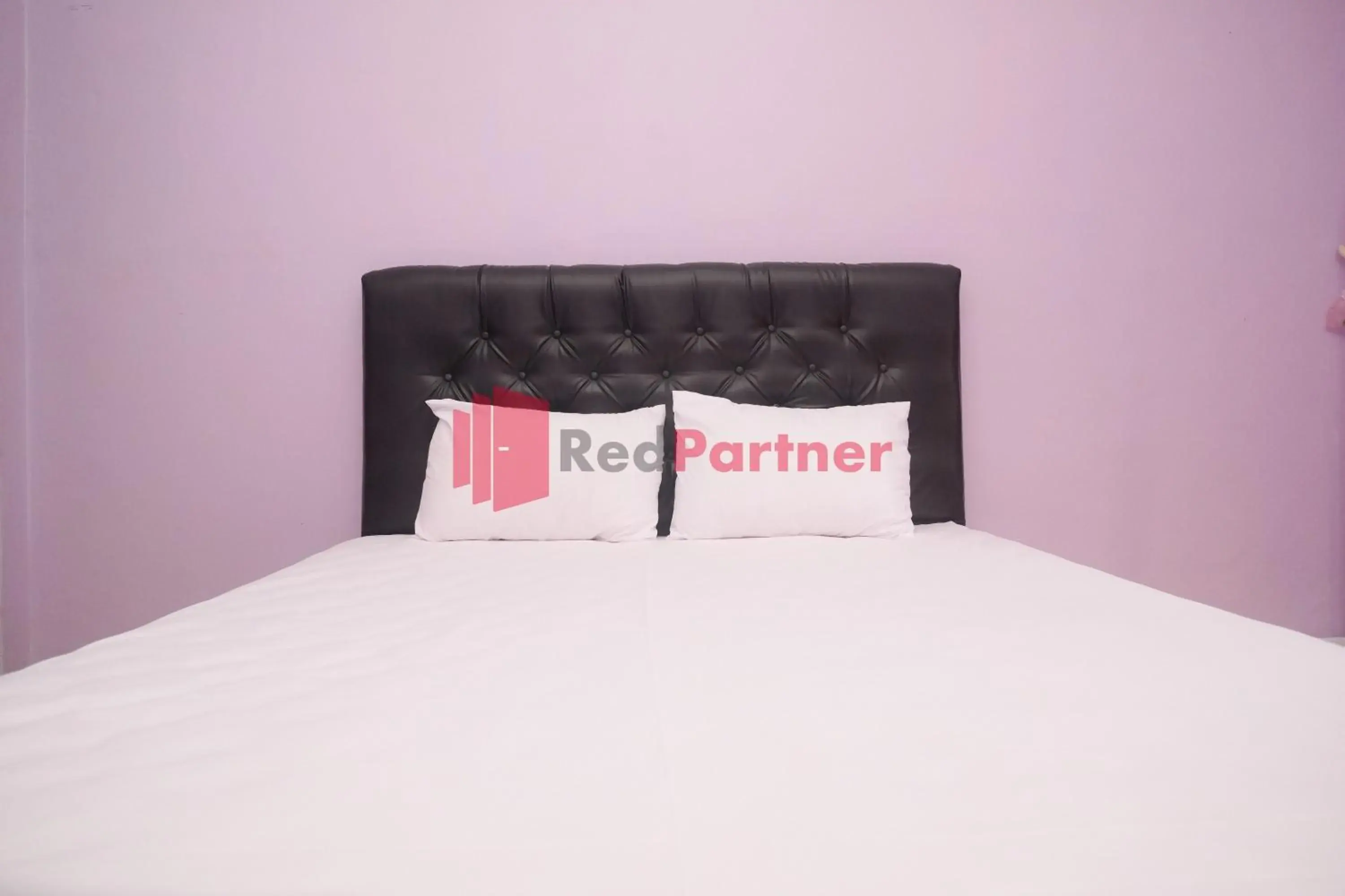 Standard Double Room in Janna Guest House Syariah Yogyakarta Mitra RedDoorz Standard Double Room in Janna Guest House Syariah Yogyakarta Mitra RedDoorz