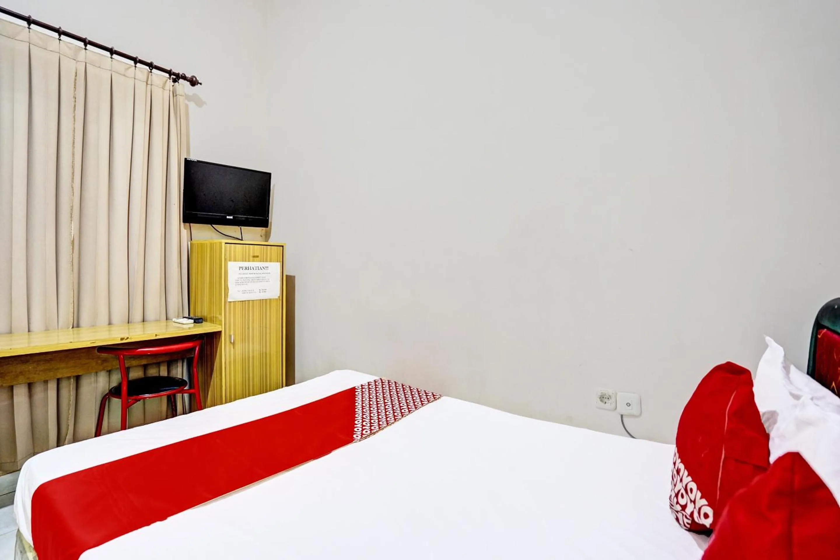 Bedroom, Bed in OYO Life 92190 Arya Guest House