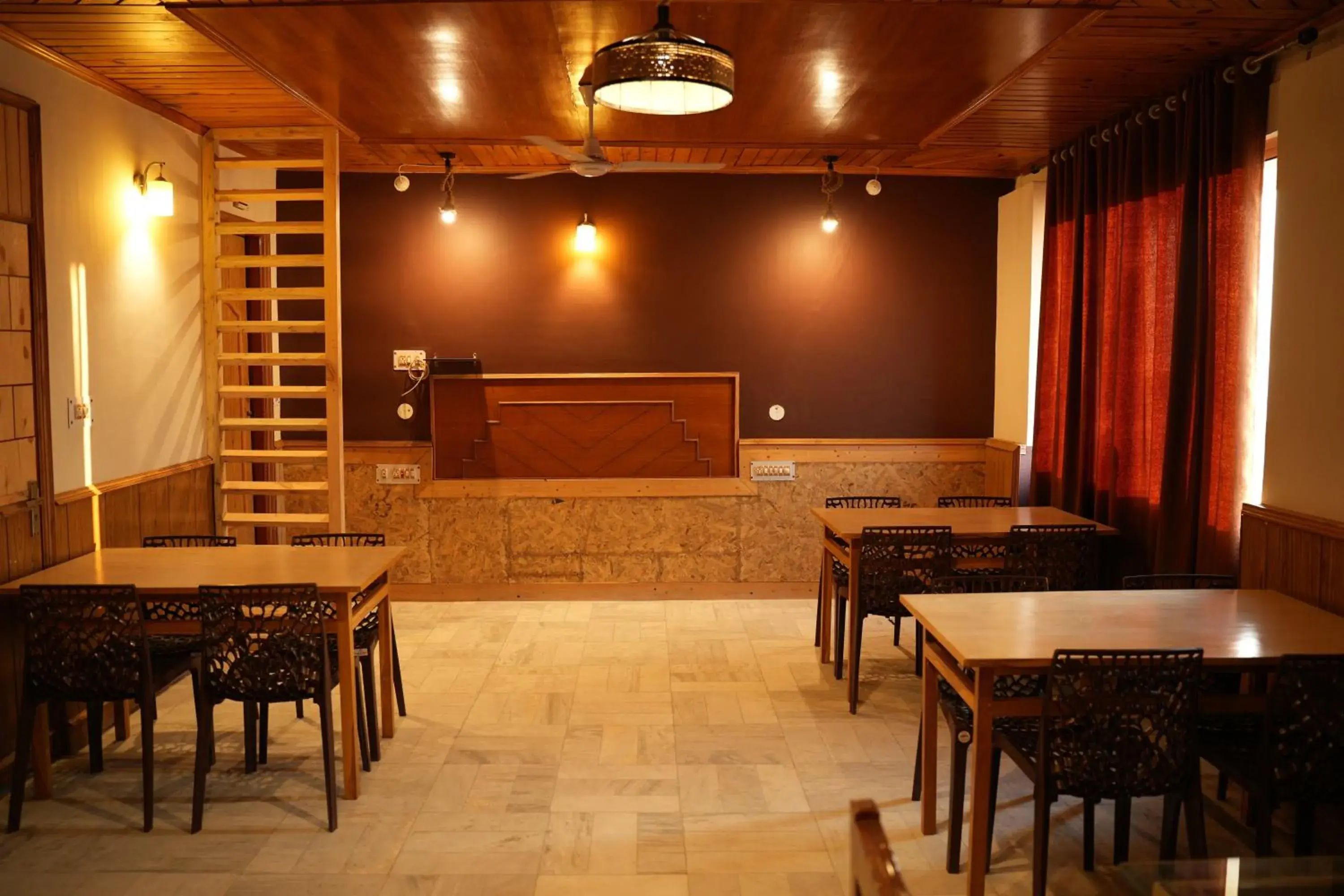 Restaurant/places to eat in The Hill Paradise Restaurant/places to eat in The Hill Paradise