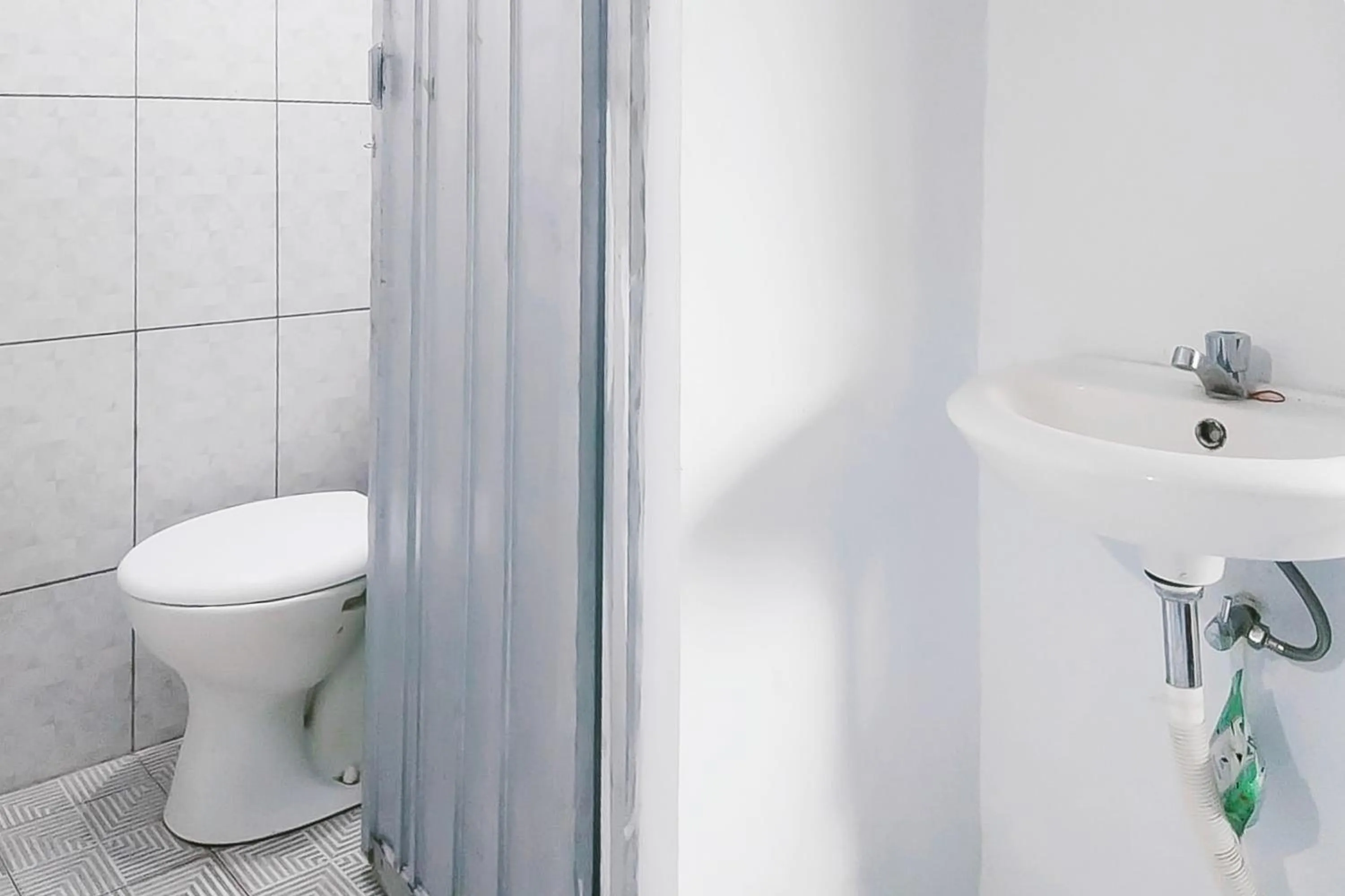 Bathroom in Pondok Karisma Syariah Tasikmalaya Mitra RedDoorz