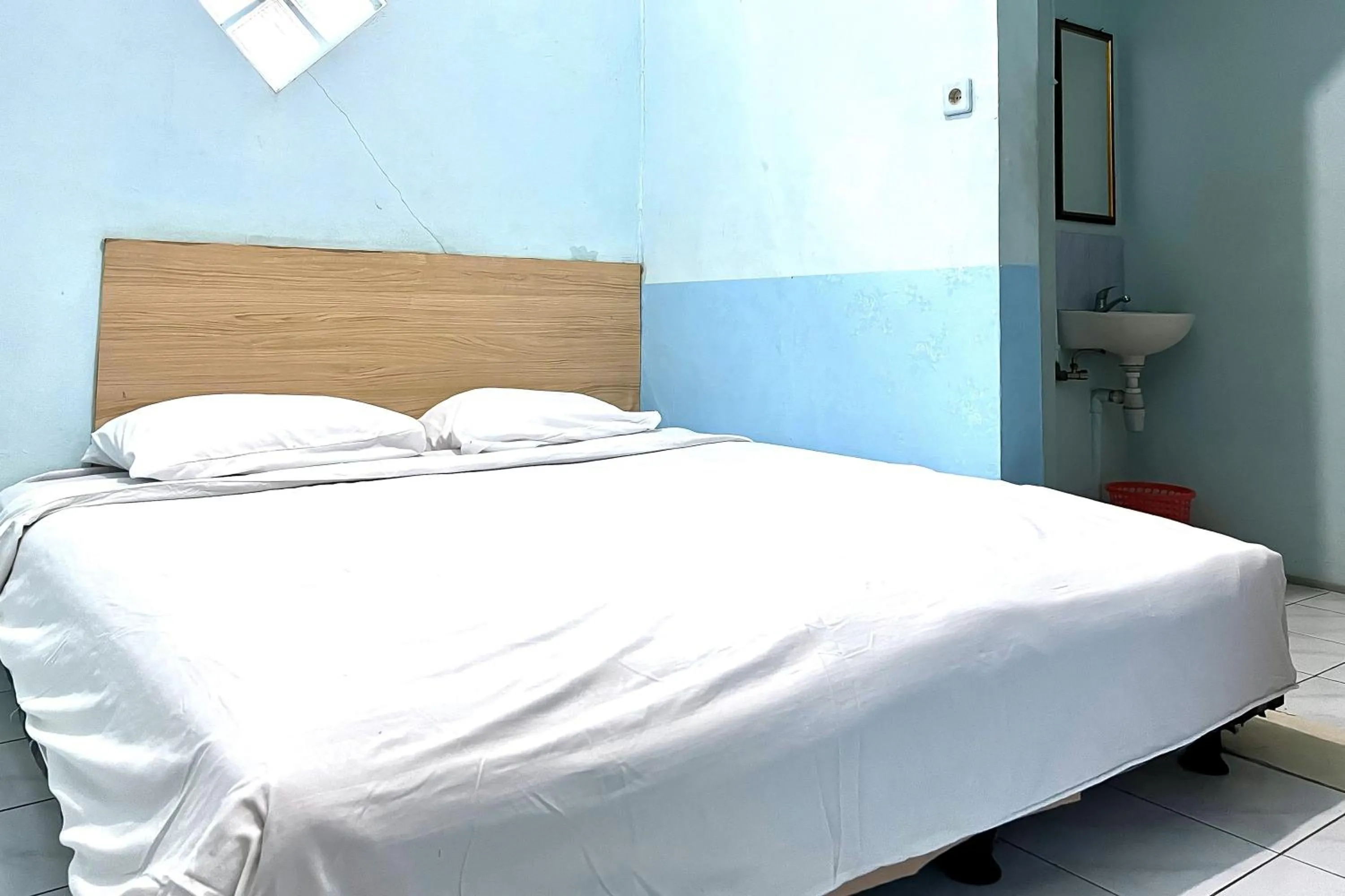 Bedroom, Bed in Pondok Karisma Syariah Tasikmalaya Mitra RedDoorz