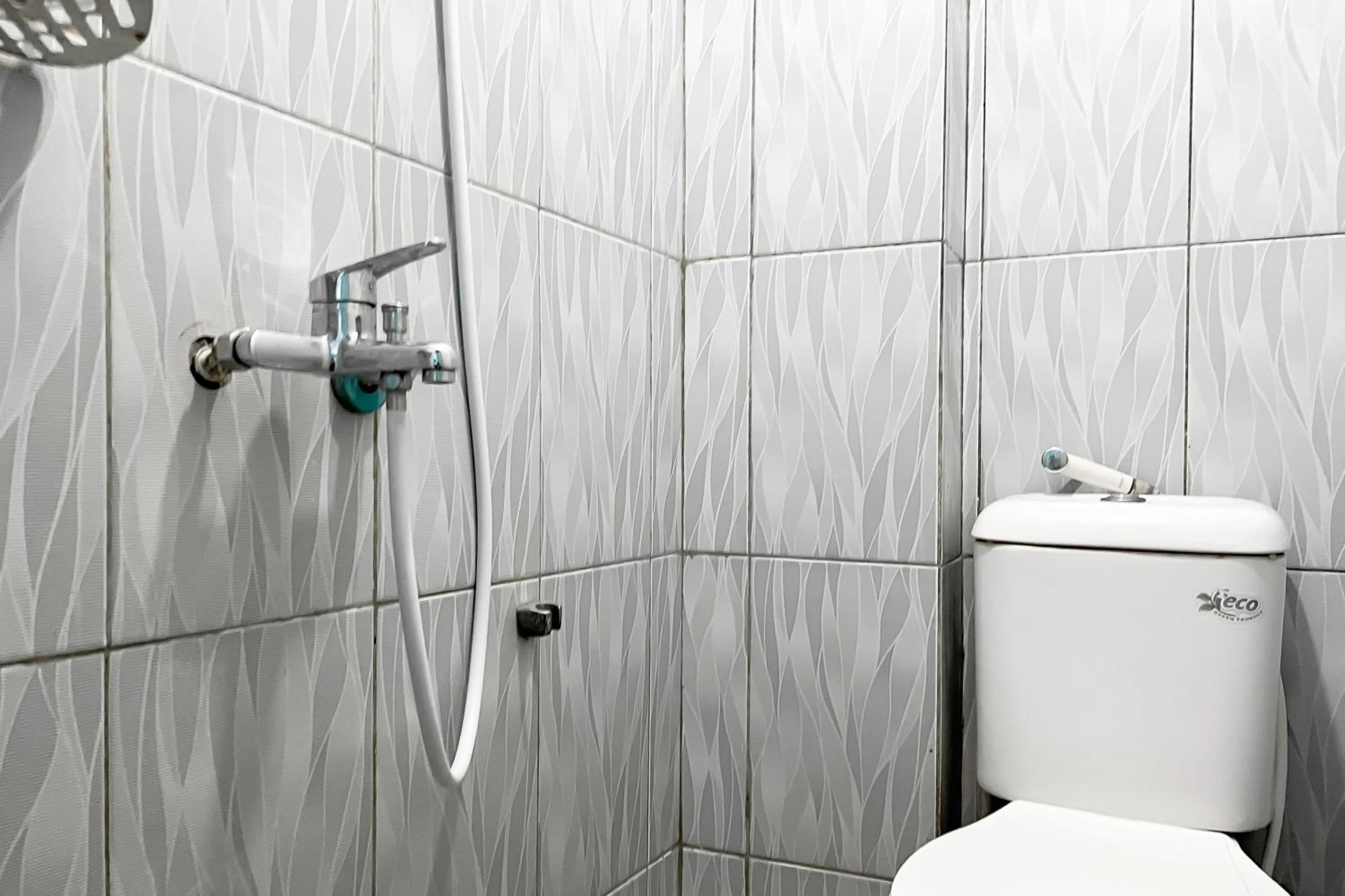 Bathroom in Pondok Karisma Syariah Tasikmalaya Mitra RedDoorz