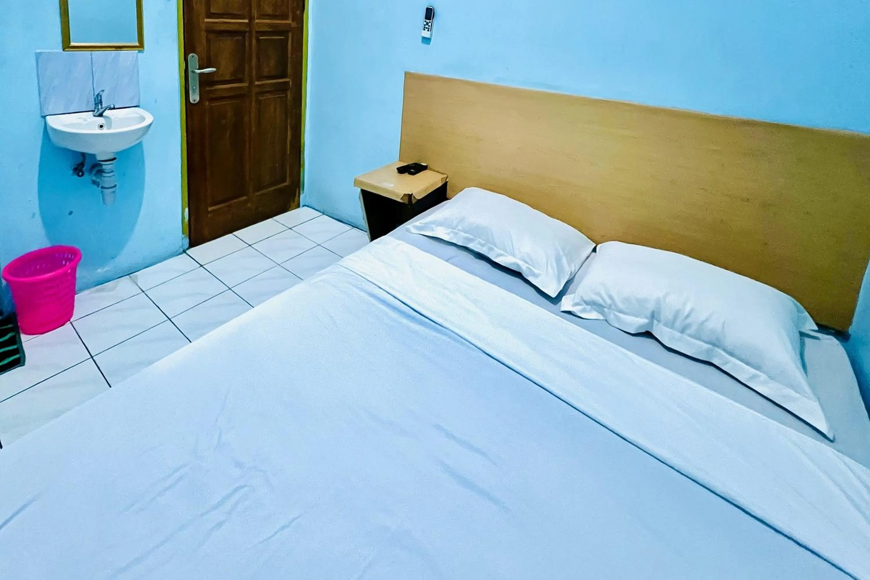 Bedroom, Bed in Pondok Karisma Syariah Tasikmalaya Mitra RedDoorz