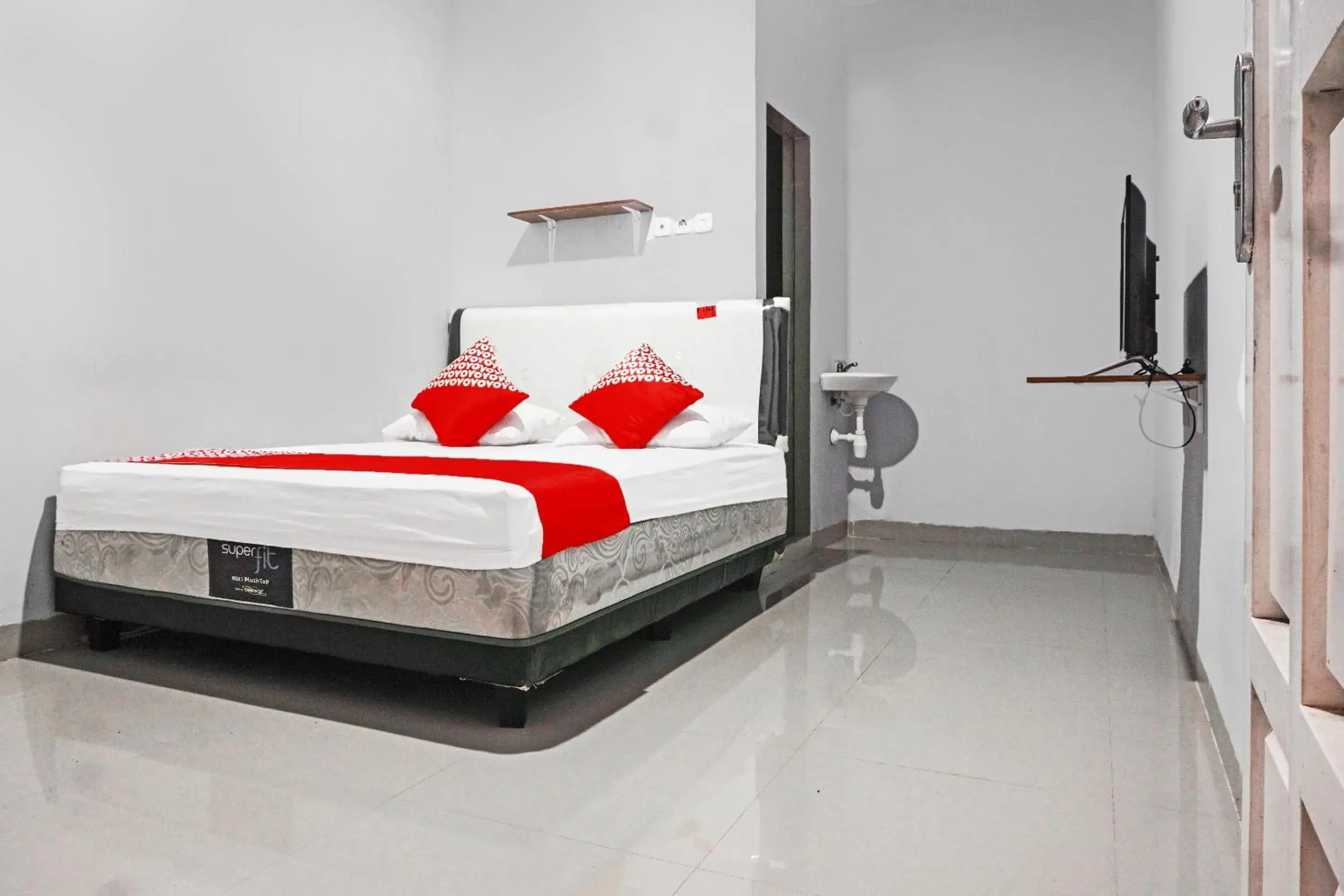 Double Room in Hotel O Pondok Cahaya Double Room in Hotel O Pondok Cahaya