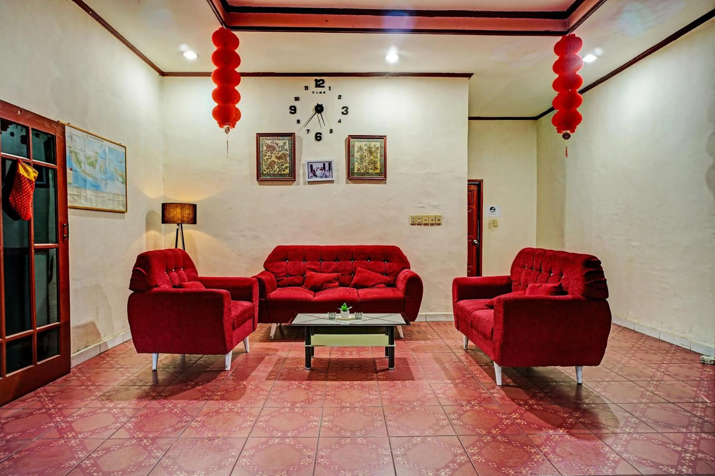 Lobby or reception in Capital O 92214 Beristera Hotel