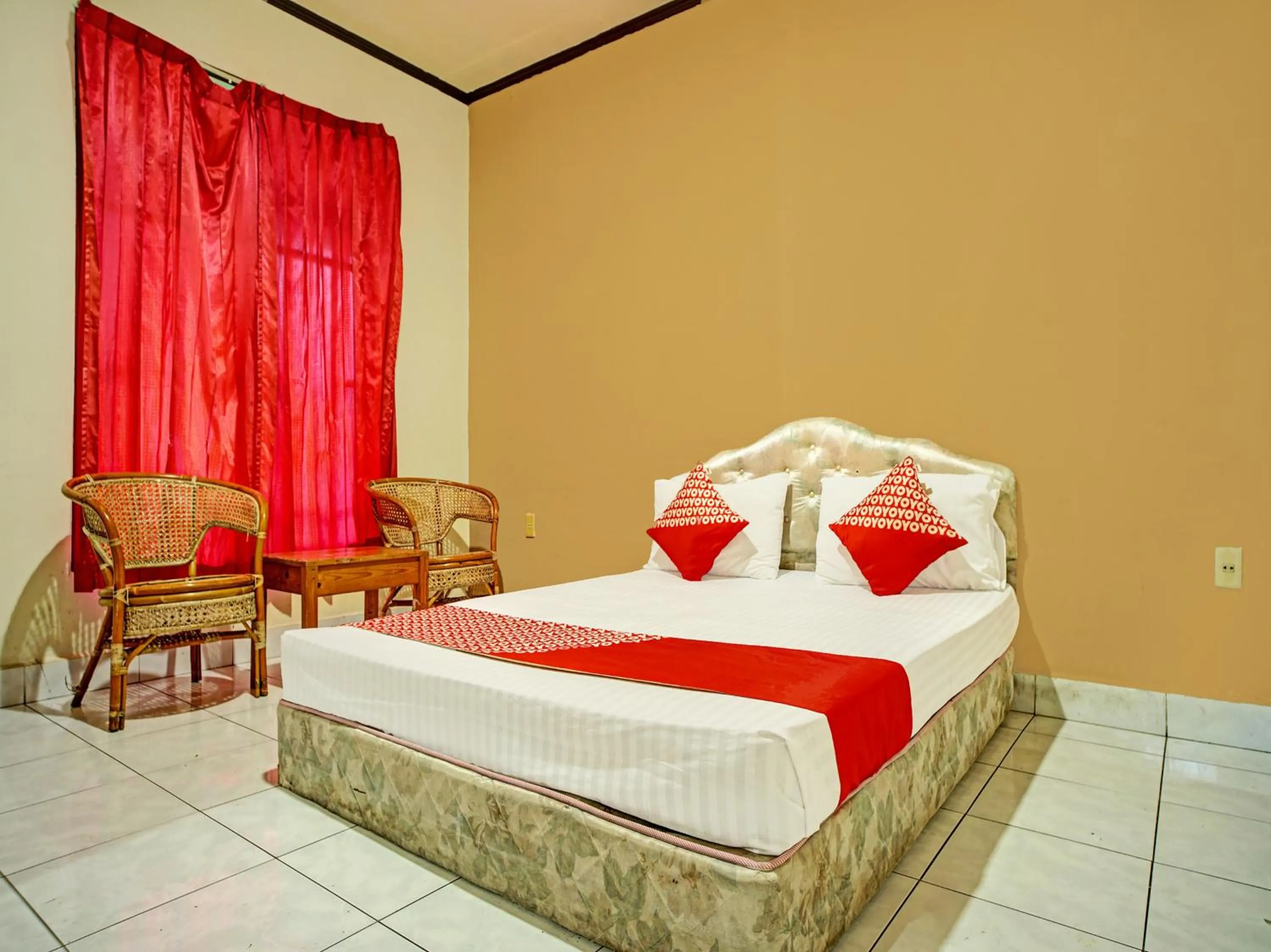 Bedroom in Capital O 92214 Beristera Hotel