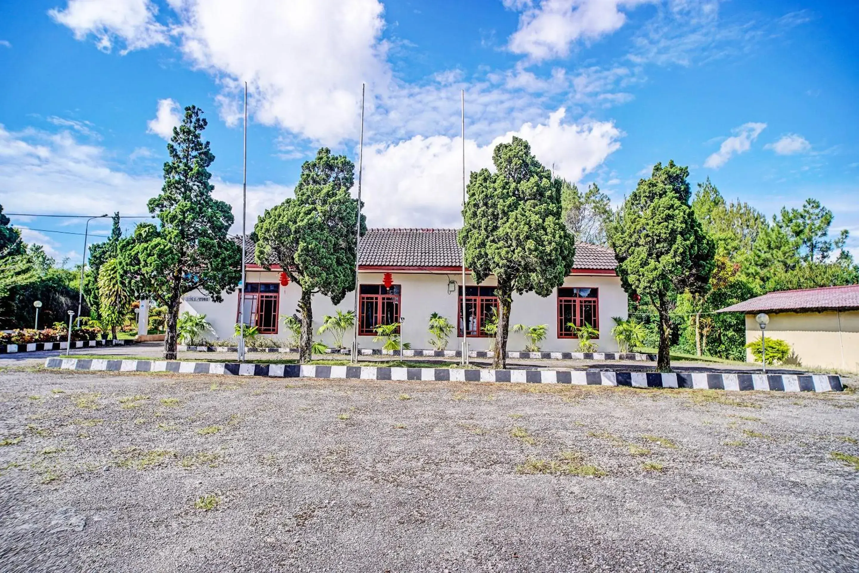 Facade/entrance in Capital O 92214 Beristera Hotel Facade/entrance in Capital O 92214 Beristera Hotel