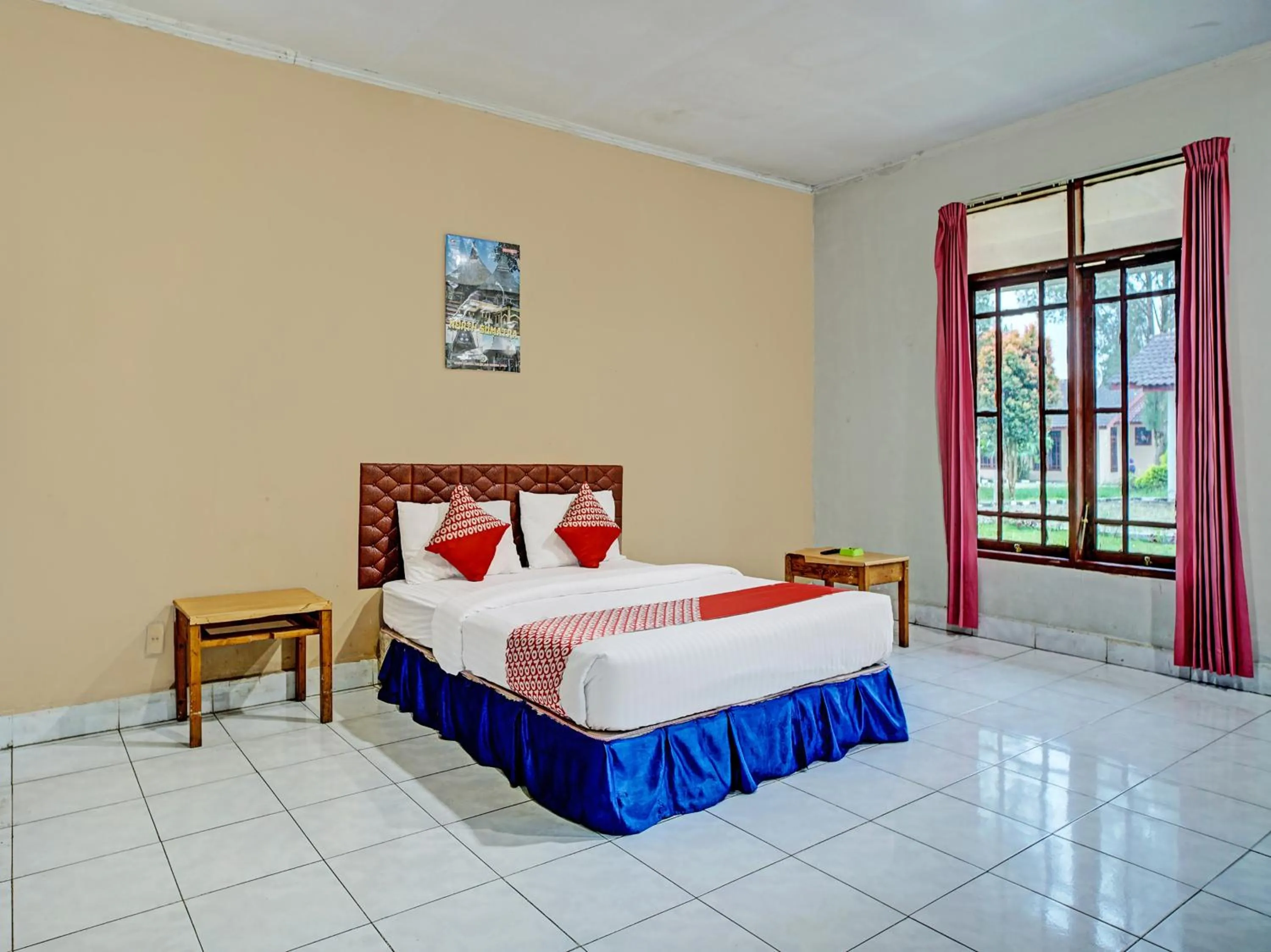 Bedroom in Capital O 92214 Beristera Hotel