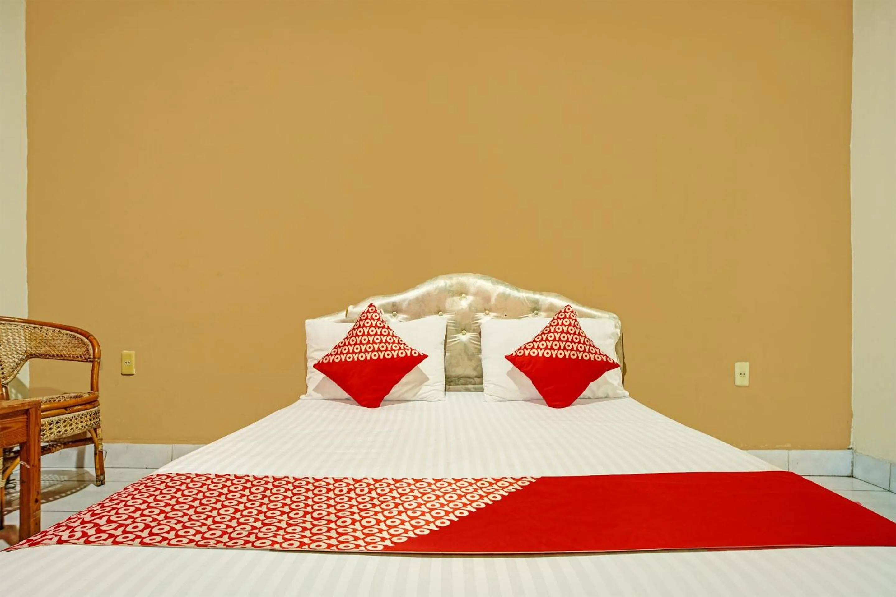 Bedroom in Capital O 92214 Beristera Hotel