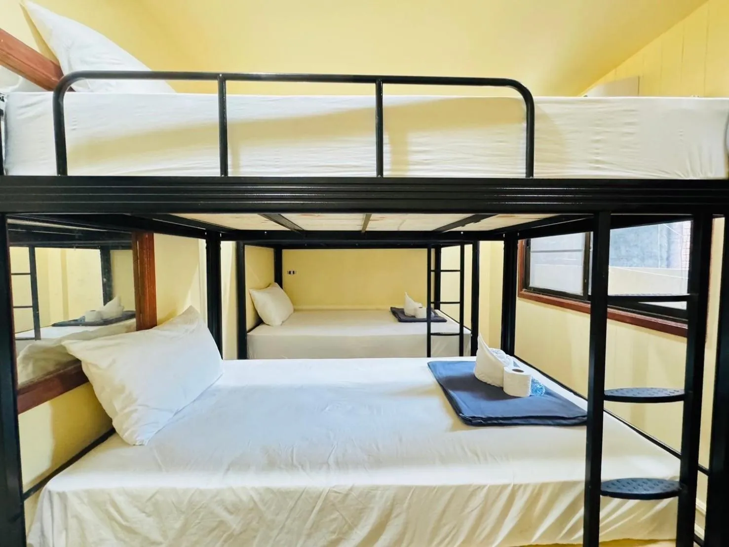 Photo of the whole room, Bed in U're Holitel