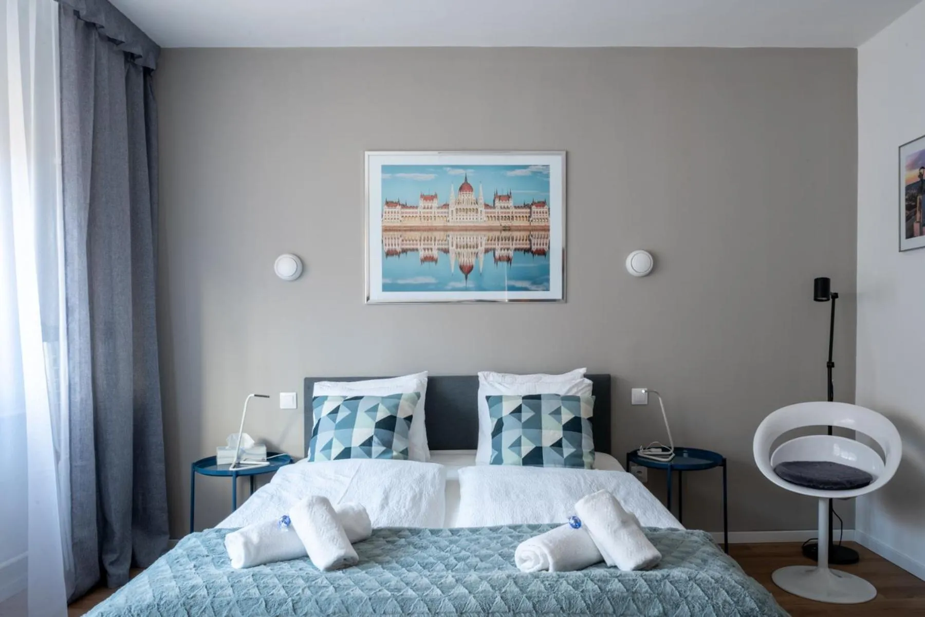 Bed in Home sweet Home