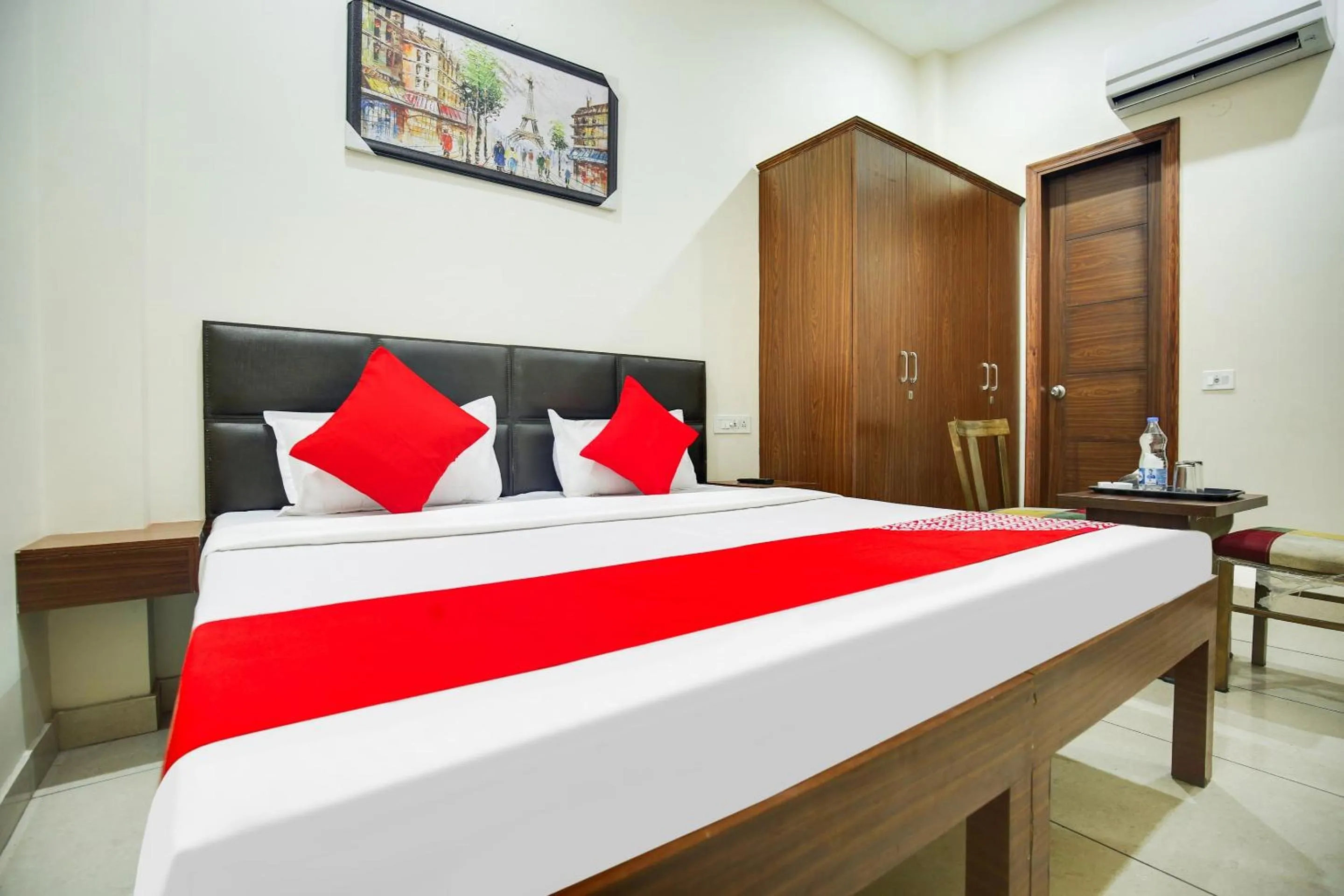 Bedroom, Bed in Hotel O Sky Line