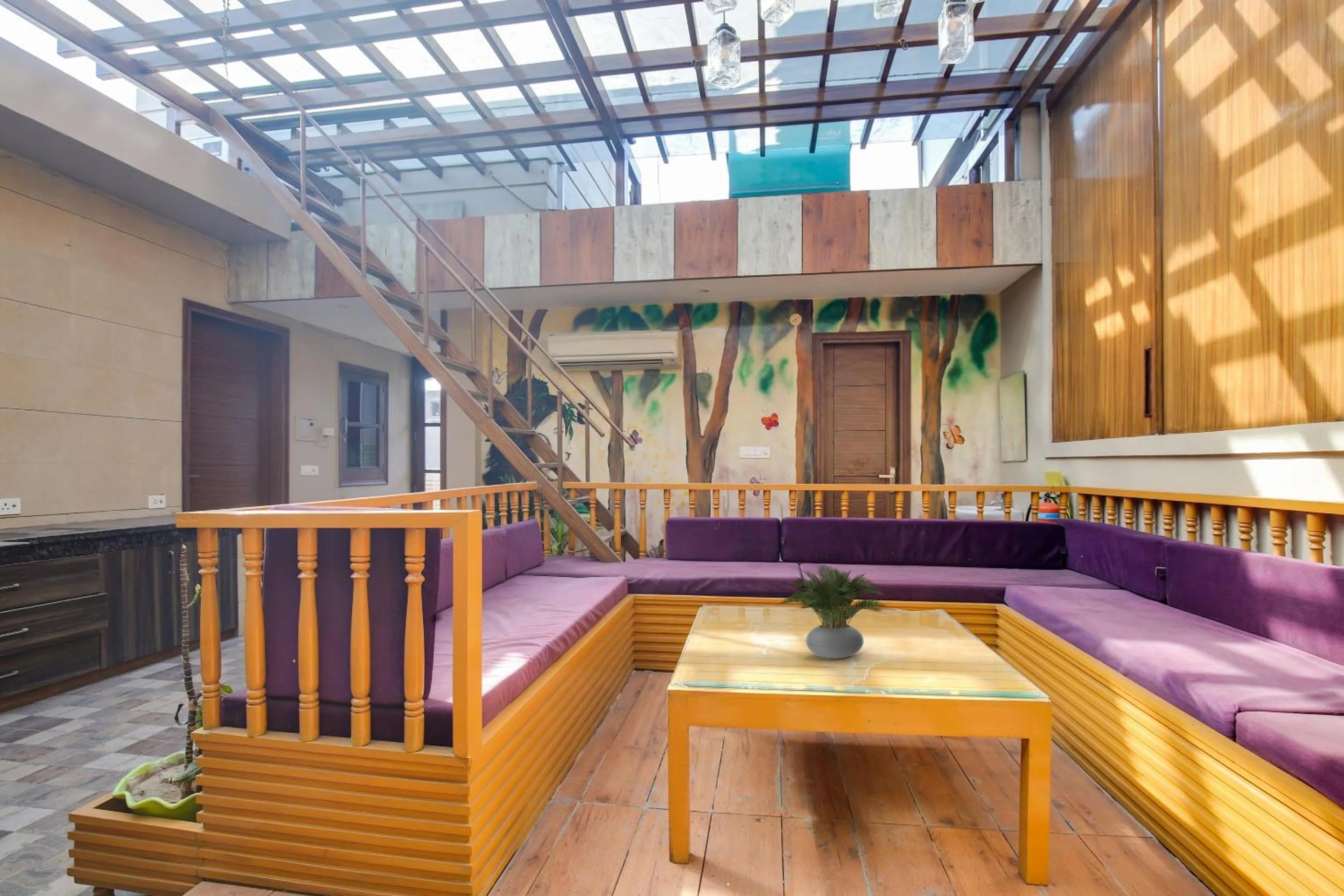 Restaurant/places to eat in Hotel O Sky Line